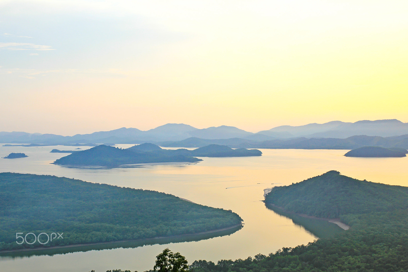 Canon EOS 550D (EOS Rebel T2i / EOS Kiss X4) + Tamron SP AF 17-50mm F2.8 XR Di II VC LD Aspherical (IF) sample photo. Sunset at scenic point of khao fha chee, ranong,thailand. photography