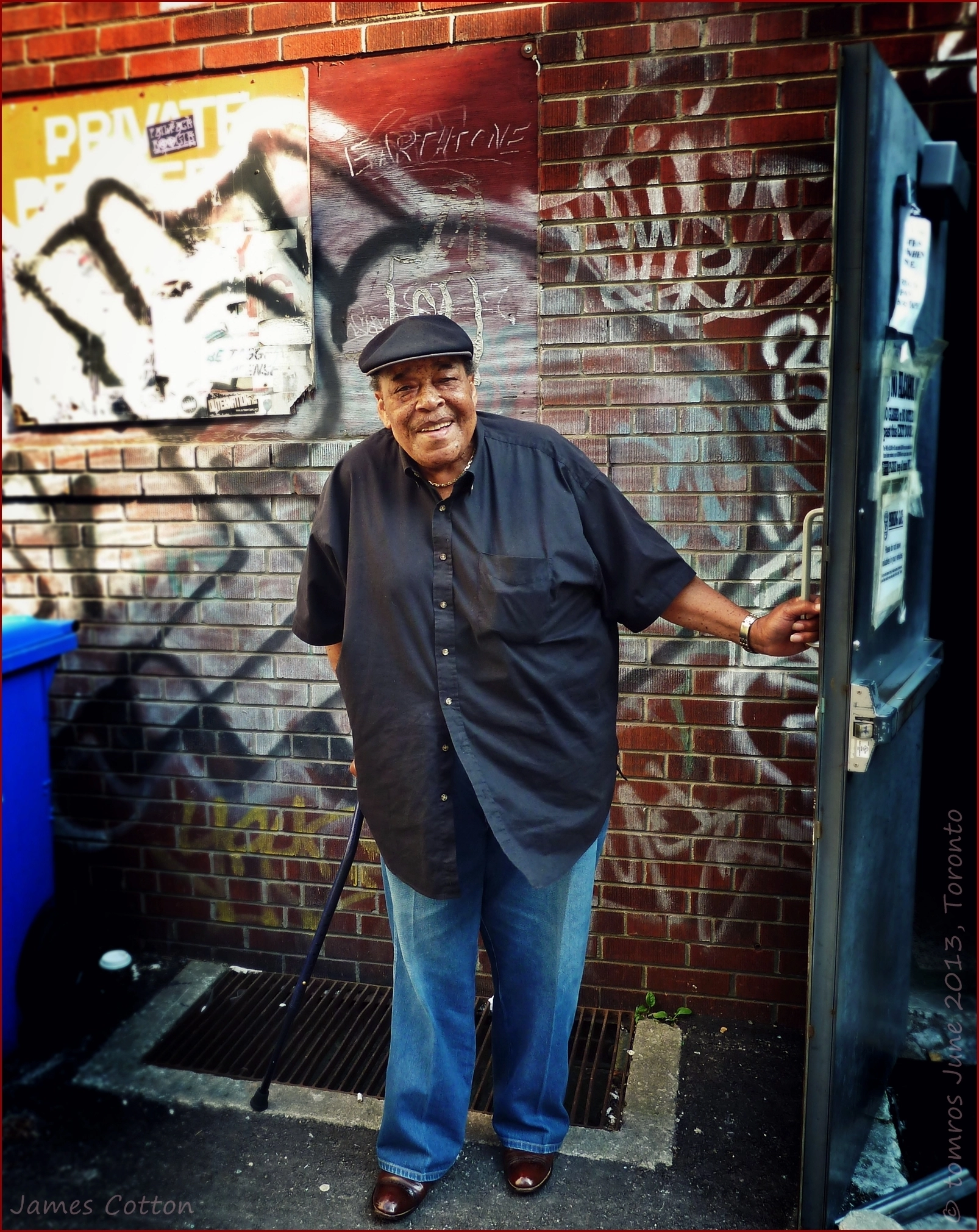 Panasonic Lumix DMC-ZS5 (Lumix DMC-TZ8) sample photo. Two legends. james cotton at the back door of 'the horseshoe'. photography