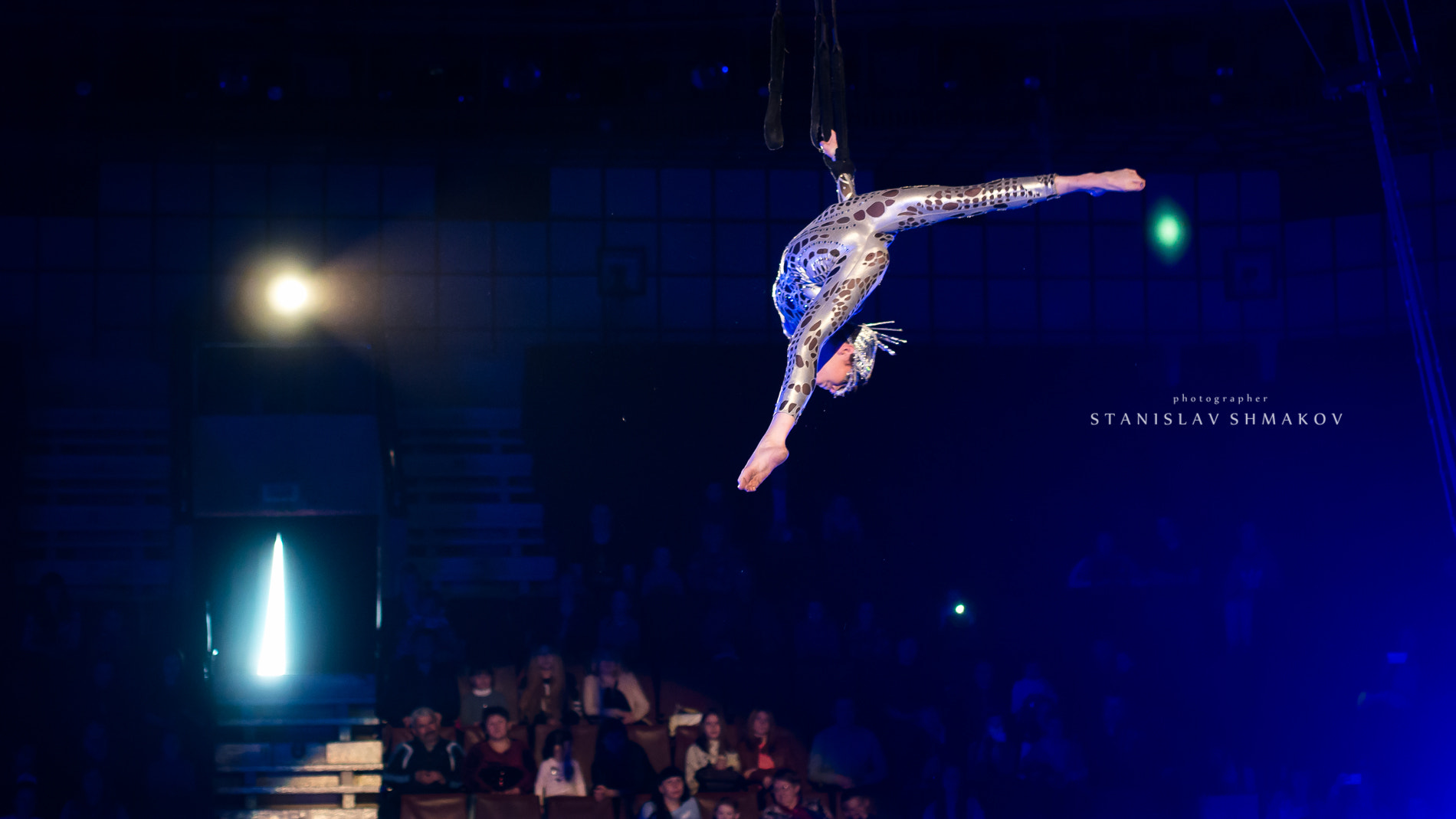 Panasonic Lumix DMC-G5 + Olympus M.Zuiko Digital 45mm F1.8 sample photo. Circus arts photography