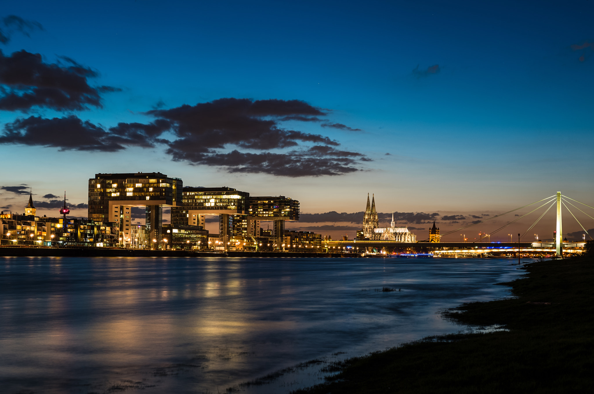 Vario-Elmar 30-90 sample photo. Am rheinauhafen photography