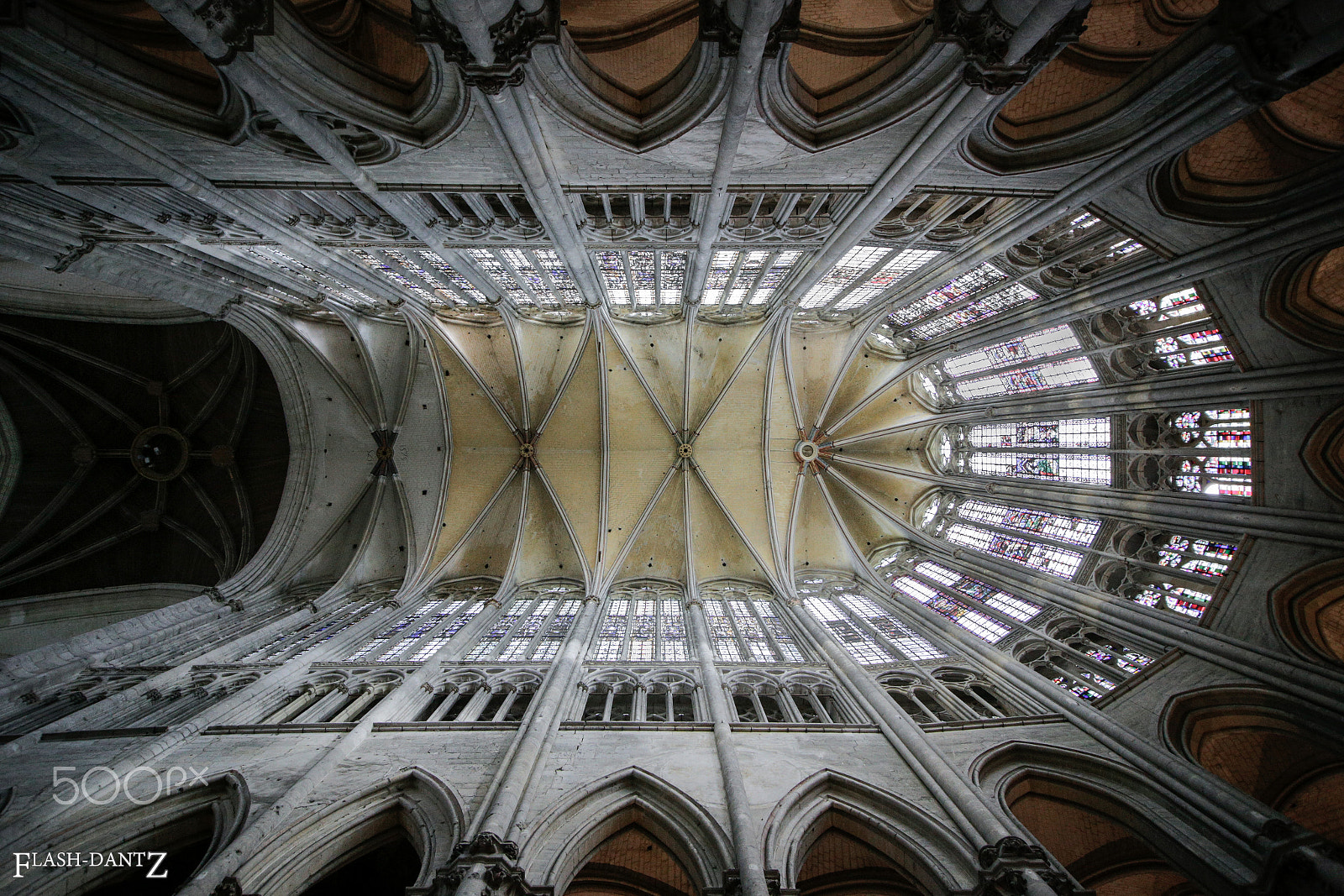 Canon EF-S 10-22mm F3.5-4.5 USM sample photo. Cathédrale saint-pierre photography