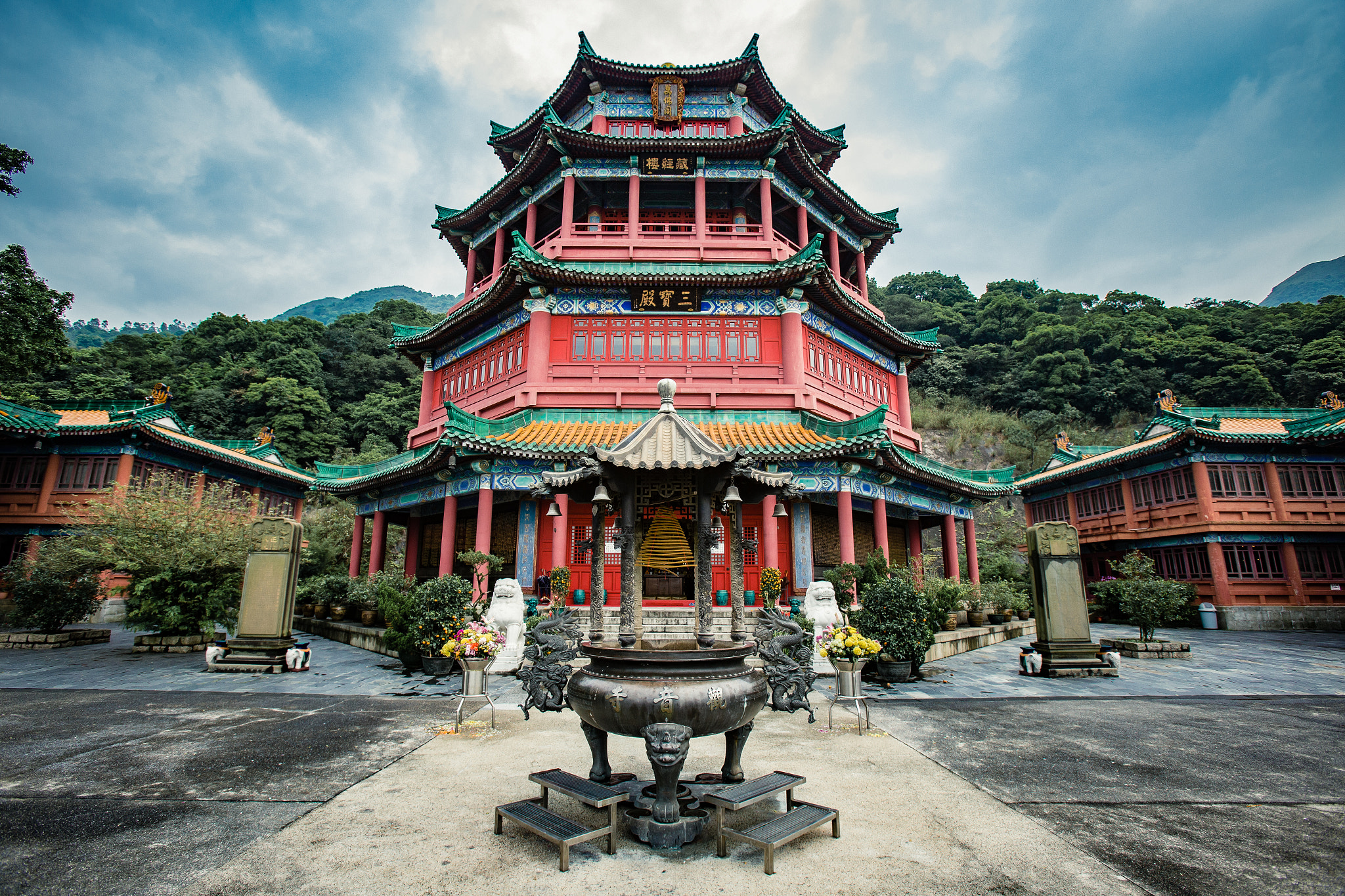 Canon EOS 6D + Canon EF 16-35mm F2.8L USM sample photo. Kwun yam temple photography