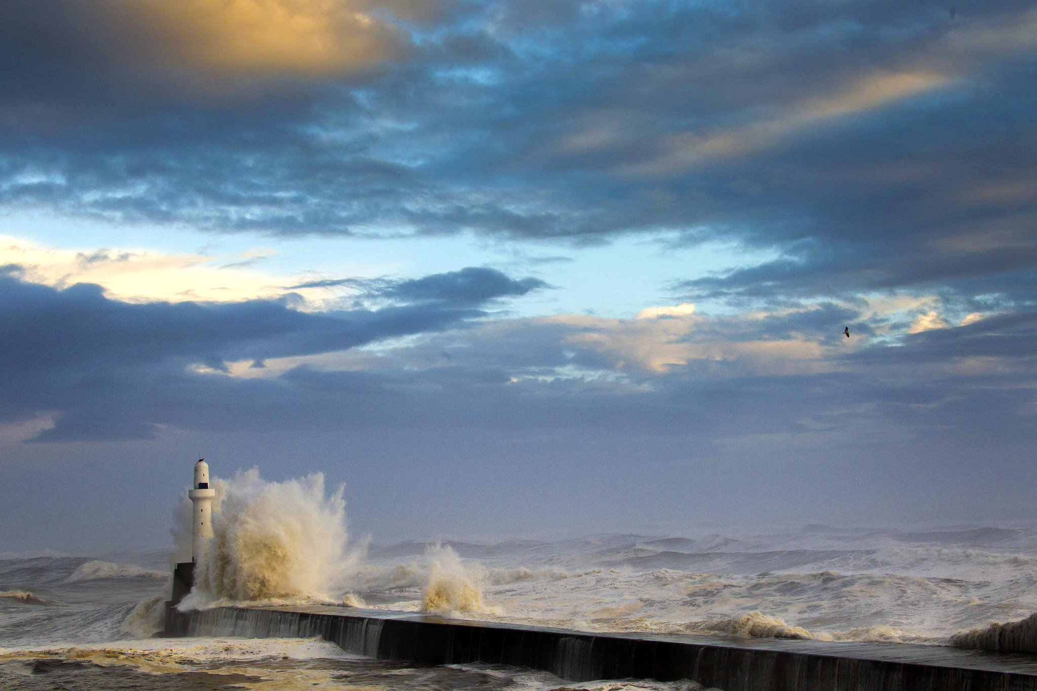 Canon EF 28-300mm F3.5-5.6L IS USM sample photo. The minature lighthouse photography