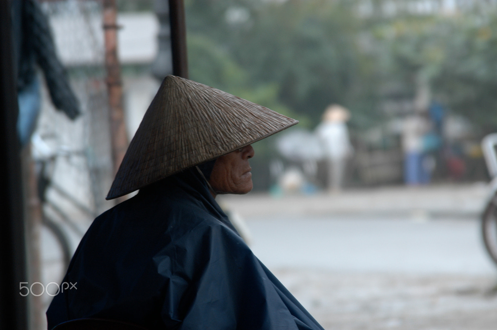 Nikon D100 + Sigma 28-200mm F3.5-5.6 Compact Aspherical Hyperzoom Macro sample photo. Old man thinking photography
