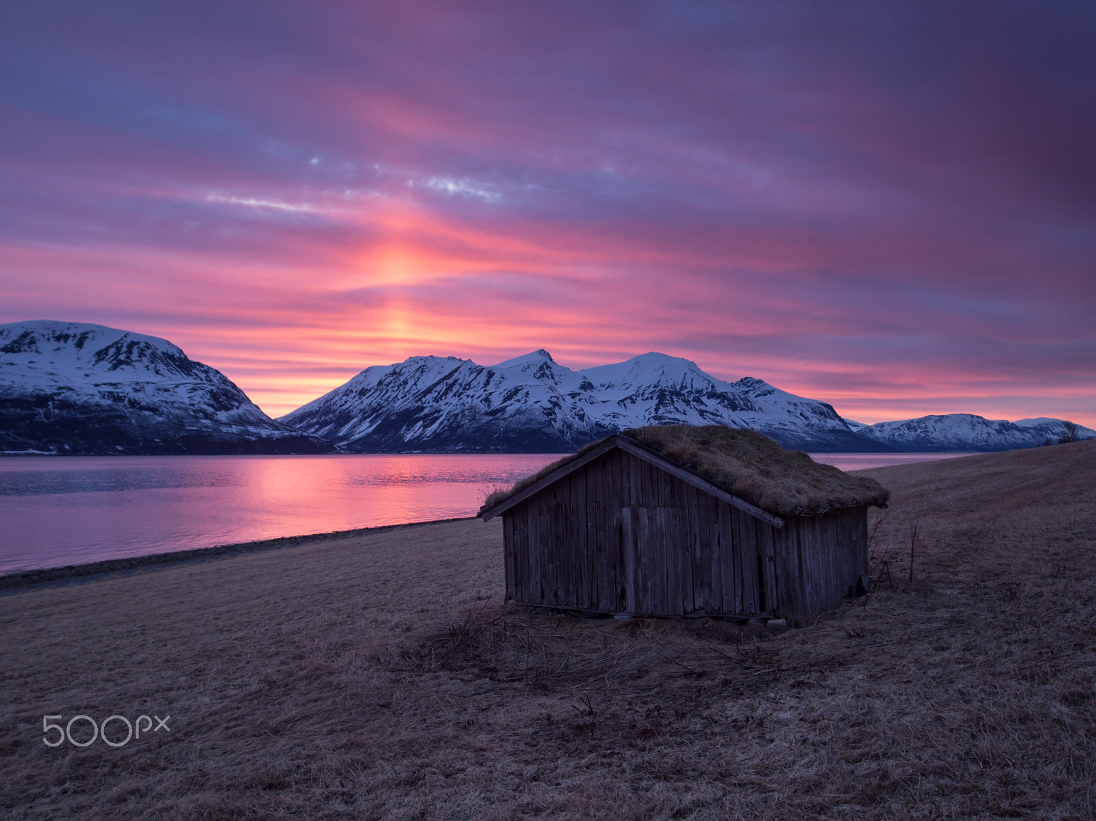 Olympus OM-D E-M5 + OLYMPUS M.12mm F2.0 sample photo. Sunset in northern norway photography