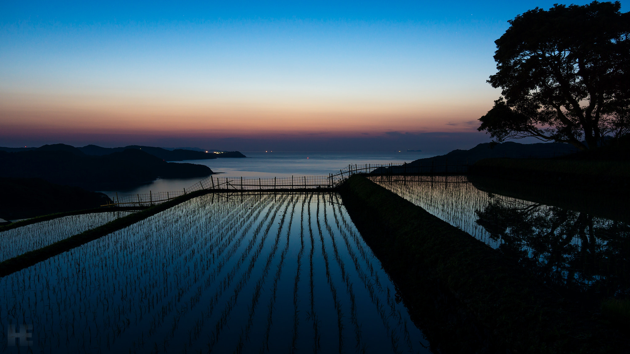 Sony Alpha NEX-7 + Sigma 19mm F2.8 EX DN sample photo. Blue hour photography