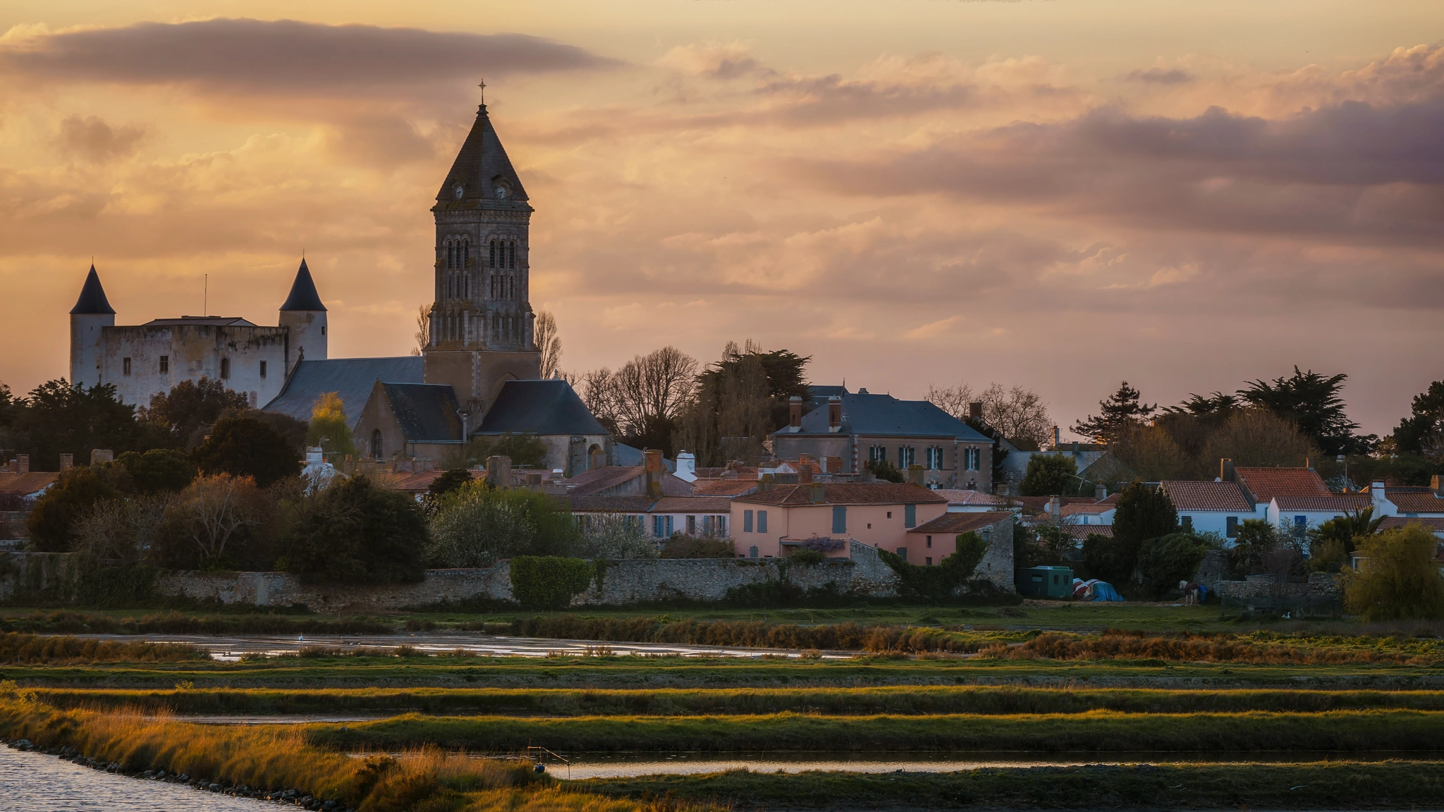 Sony a7R II + Canon EF 70-200mm F4L USM sample photo. Fortress and church noirmoutier photography