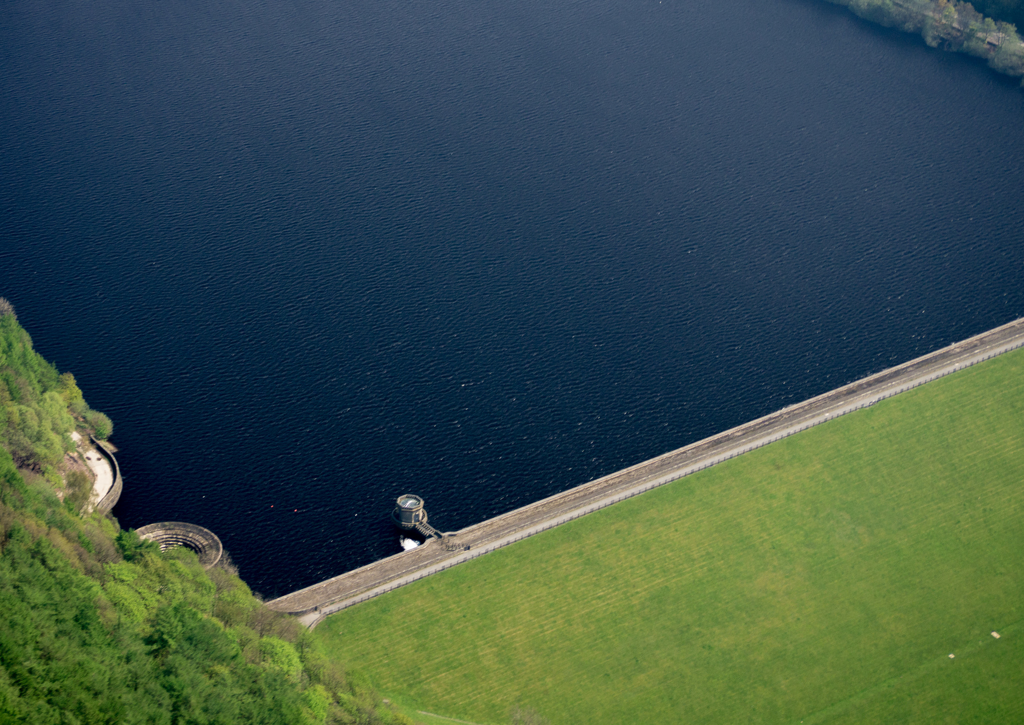 Panasonic Lumix DMC-G3 + Panasonic Lumix G Vario 45-200mm F4-5.6 OIS sample photo. Ladybower dam photography