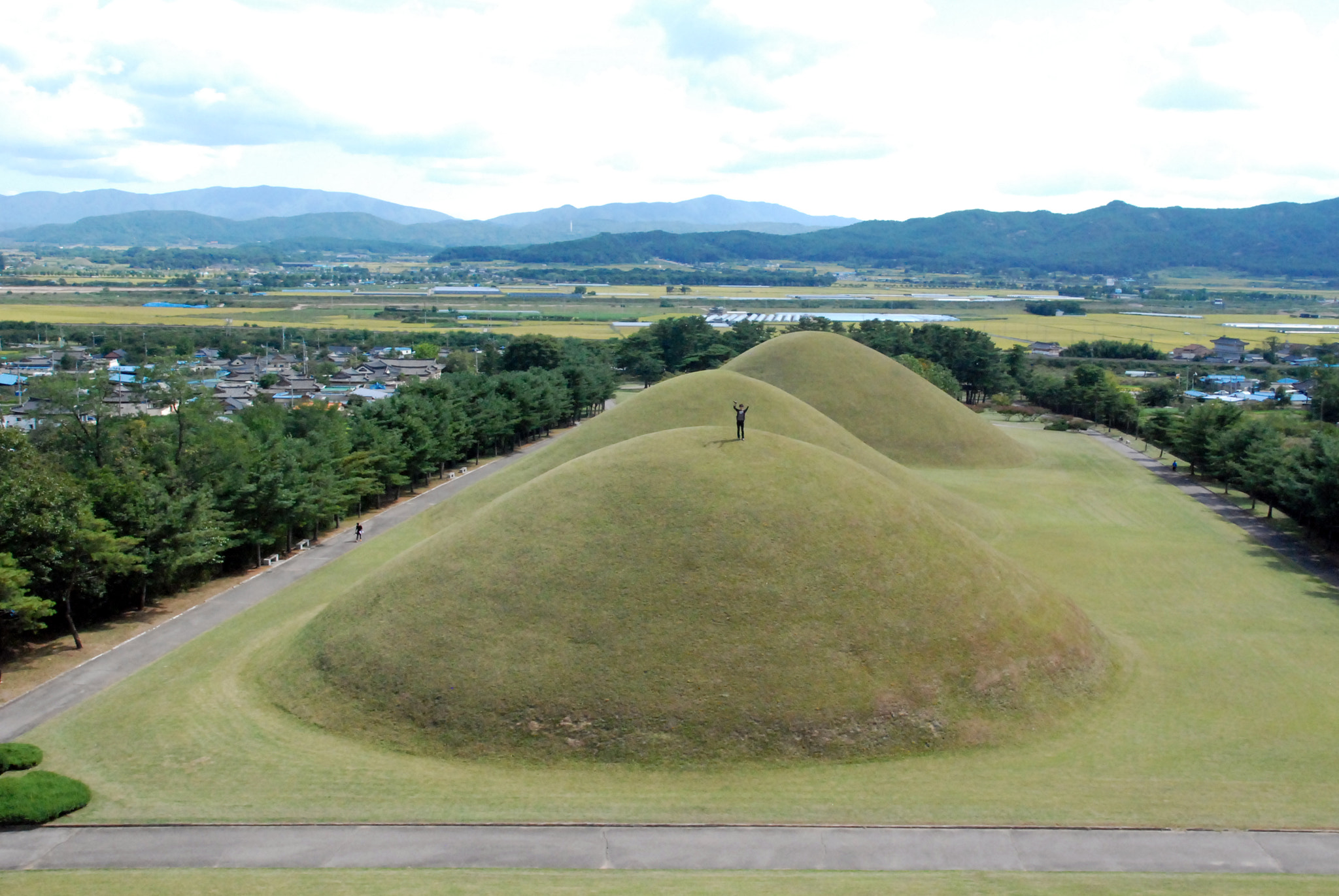 Nikon D80 sample photo. King's tombs of silla photography