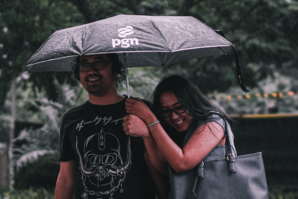 Sony Alpha a5000 (ILCE 5000) + E 50mm F1.8 OSS sample photo. Romance in the rain photography