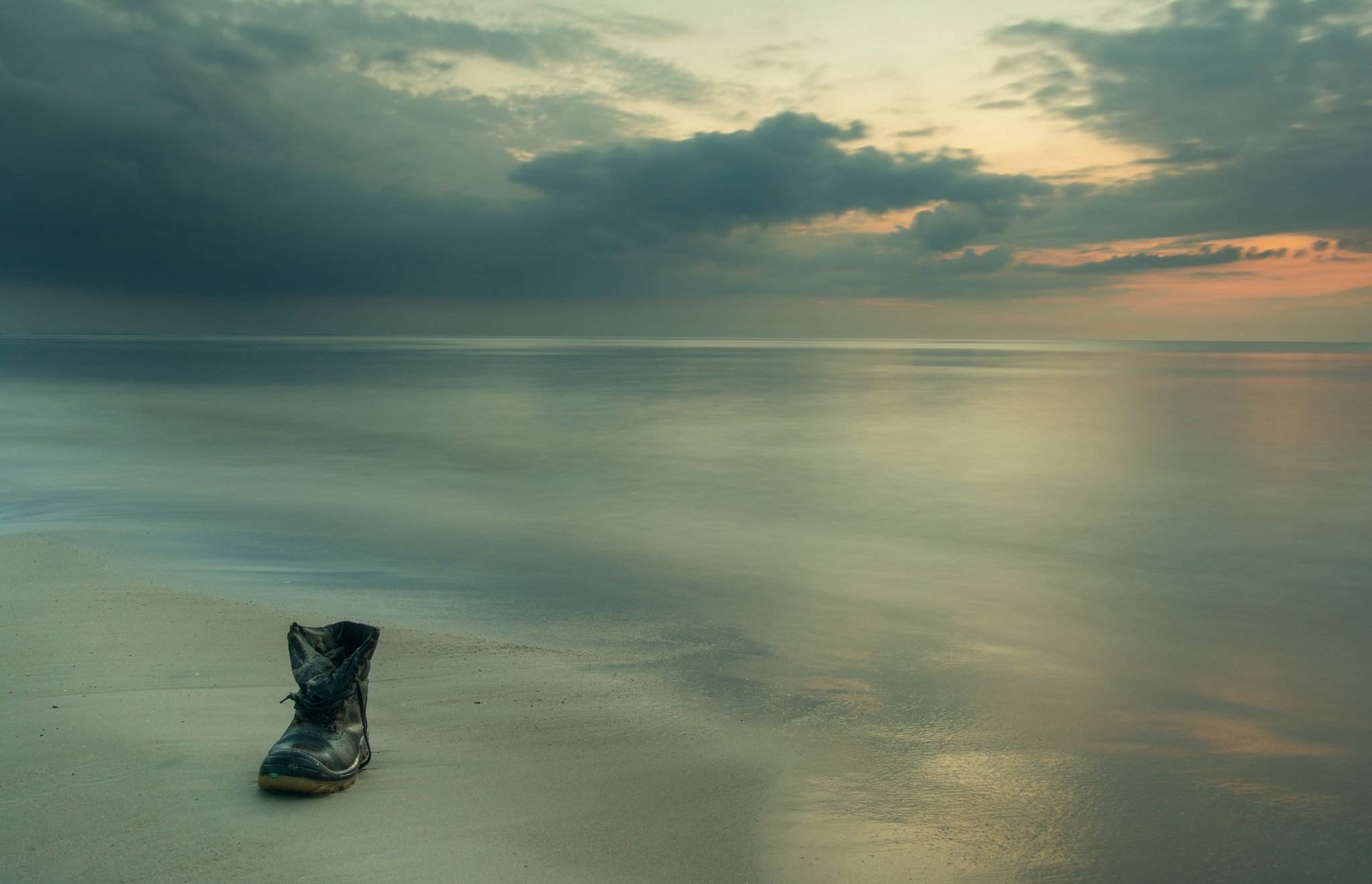 Nikon D7100 + Nikon AF-S Nikkor 20mm F1.8G ED sample photo. Boot photography