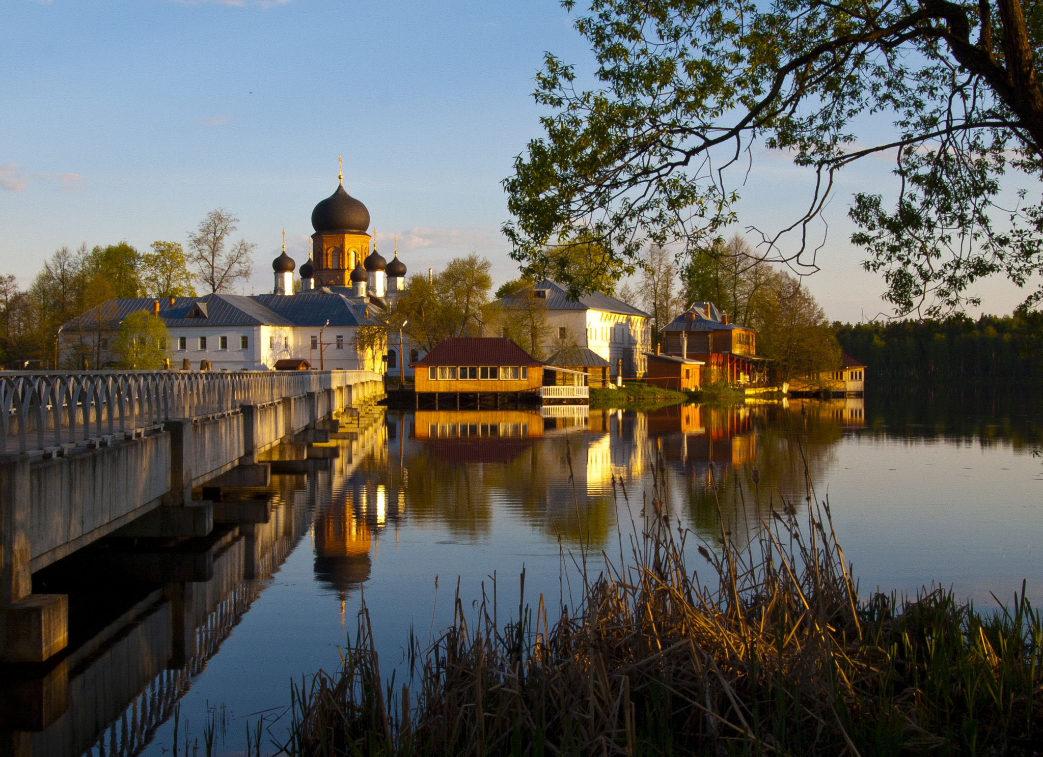 Olympus E-520 (EVOLT E-520) + SIGMA 18-50mm F2.8 DC sample photo. Vvedensky monastery photography