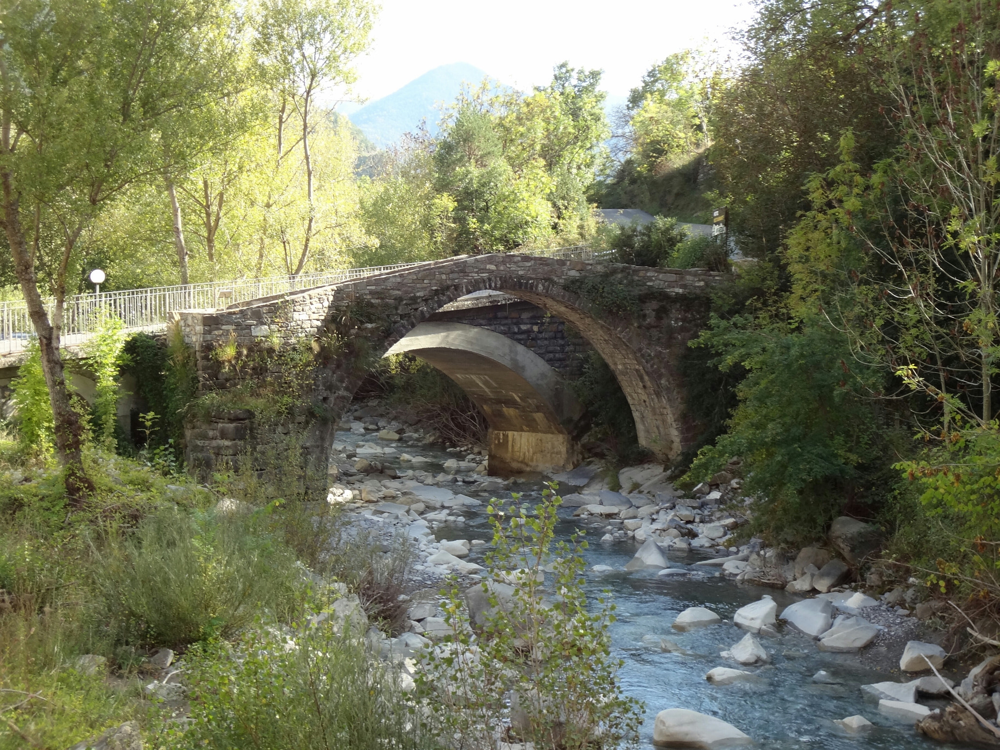 Sony DSC-WX9 sample photo. Puente de piedra photography