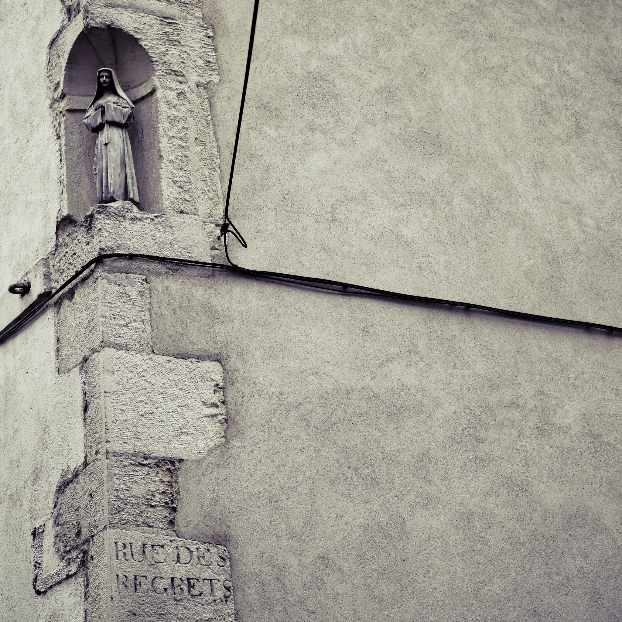 Panasonic Lumix G 42.5mm F1.7 ASPH Power OIS sample photo. Rue des regrets - day#133 photography