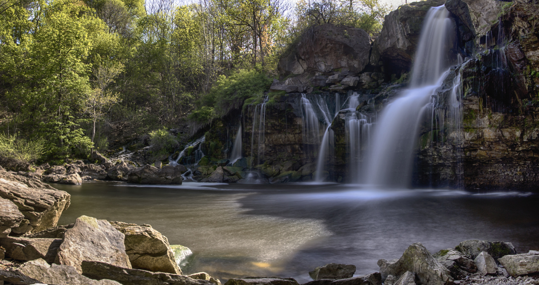 Nikon D7200 + Sigma 17-70mm F2.8-4.5 DC Macro Asp. IF sample photo. Akron falls  photography