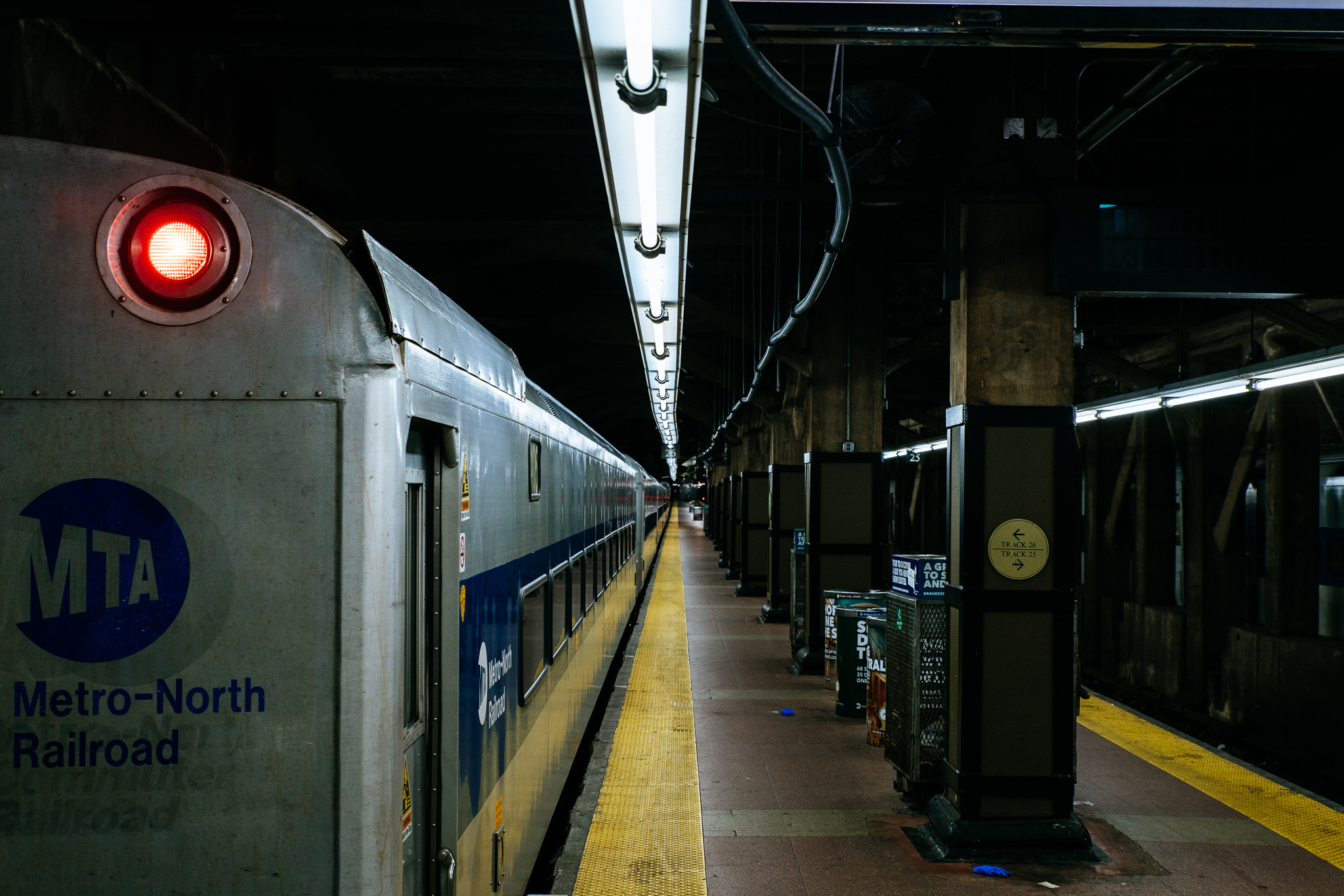 24-70mm F2.8-2.8 SSM sample photo. New york - grand central station photography