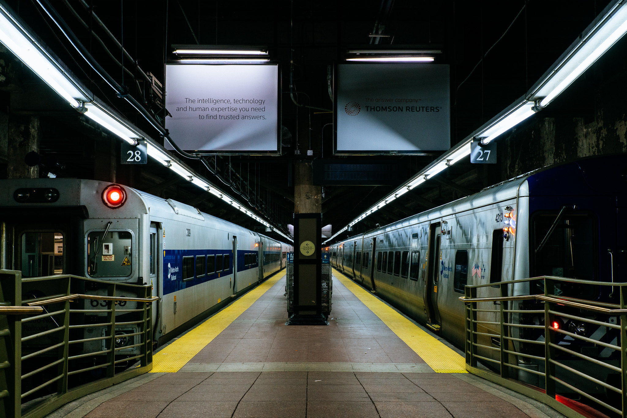 24-70mm F2.8-2.8 SSM sample photo. New york - grand central station photography
