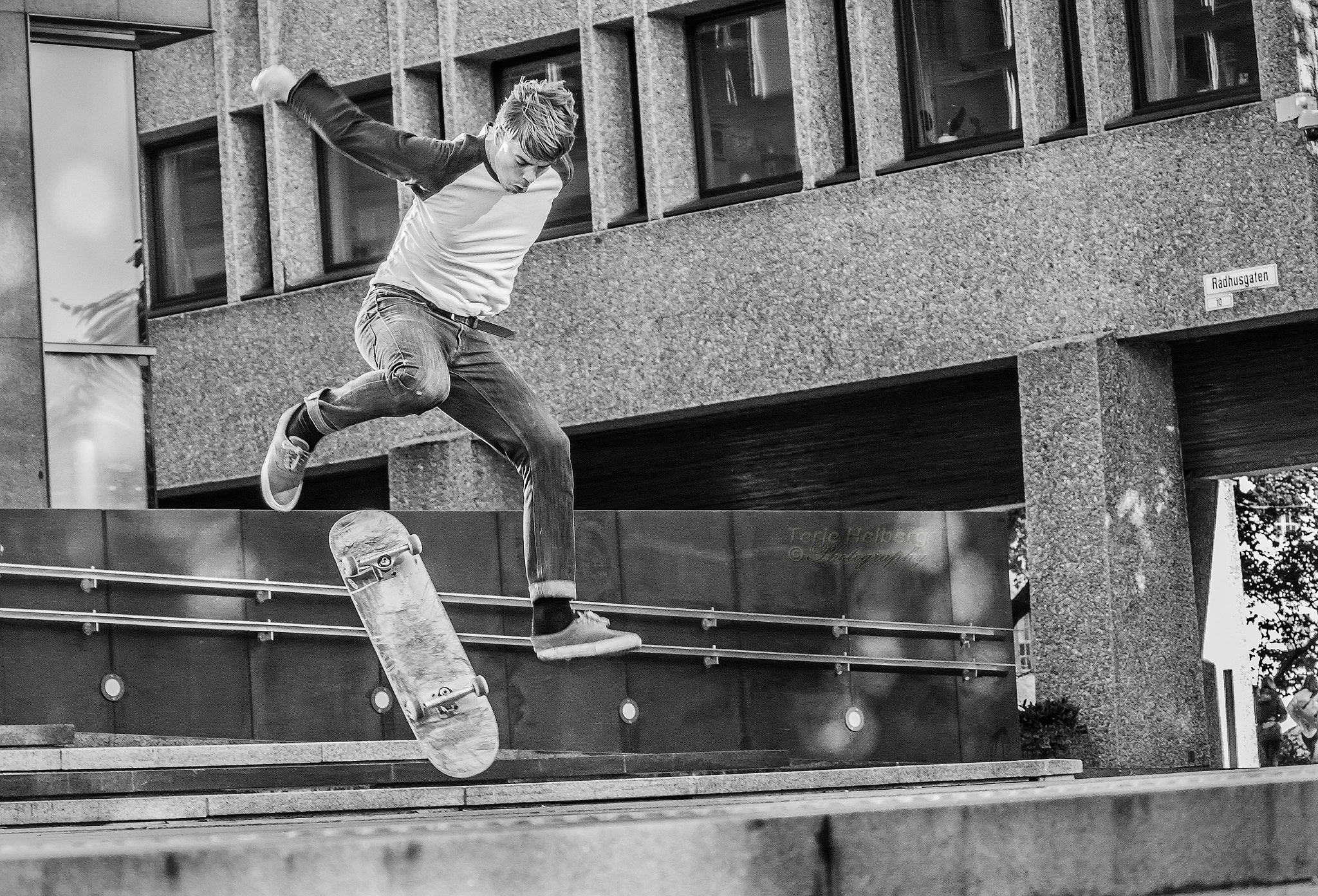 Samsung NX1000 + Samsung NX 50-200mm F4-5.6 ED OIS sample photo. Skateboard tricks photography
