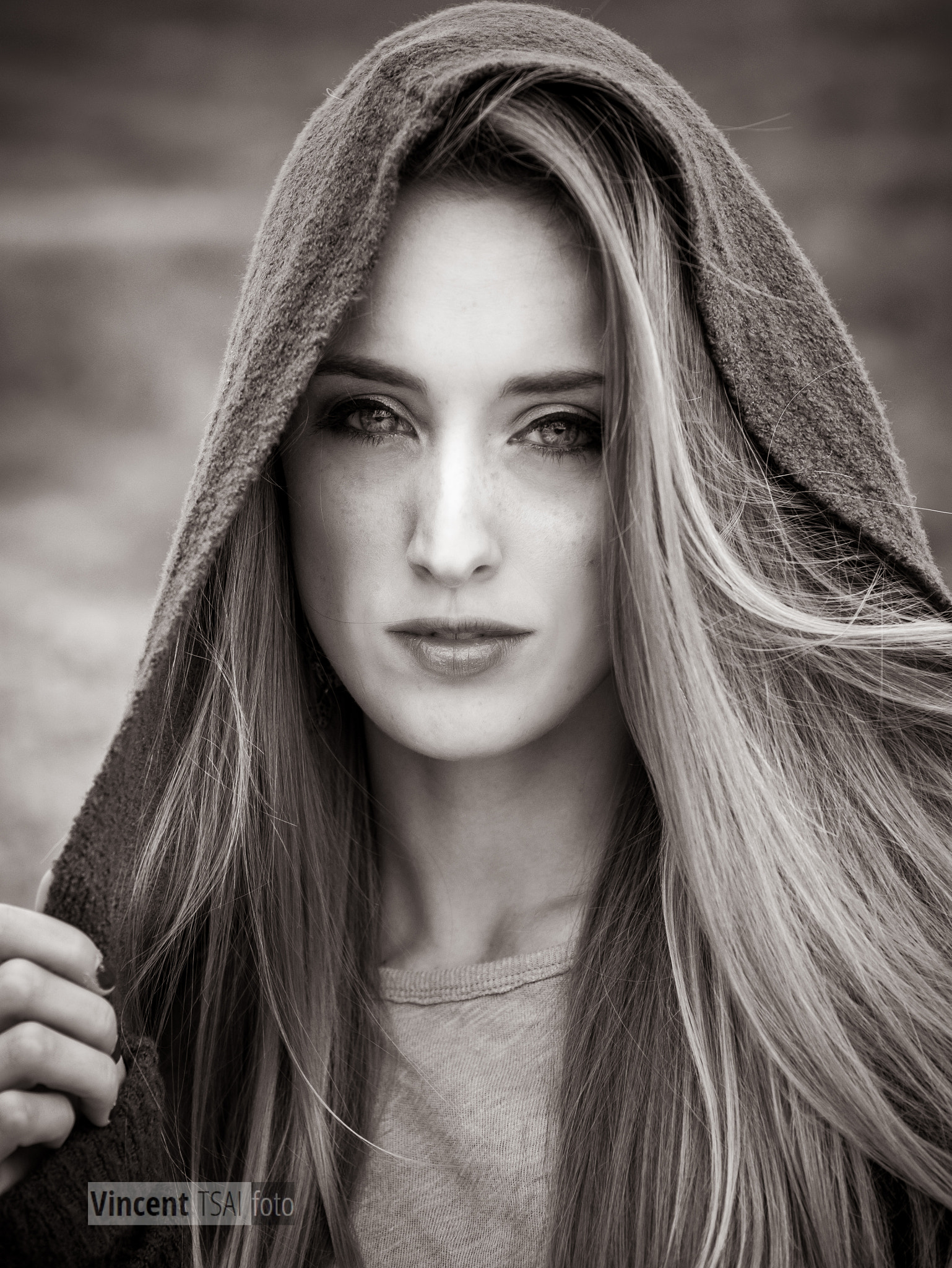 Panasonic Lumix DMC-G7 + Sigma 60mm F2.8 DN Art sample photo. Cloak photography
