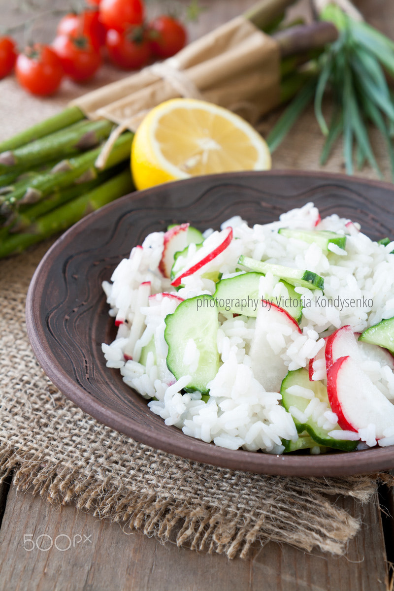 Canon EOS 1000D (EOS Digital Rebel XS / EOS Kiss F) sample photo. Risotto with fresh cucumber and radishes around fresh green aspa photography