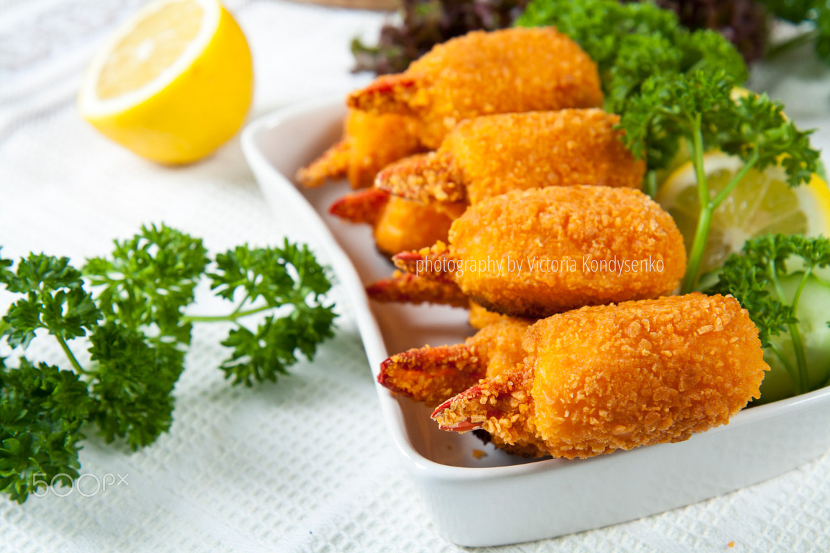 Canon EOS 1000D (EOS Digital Rebel XS / EOS Kiss F) sample photo. Fried crab claws with cucumber, lemon, lettuce and parsley photography