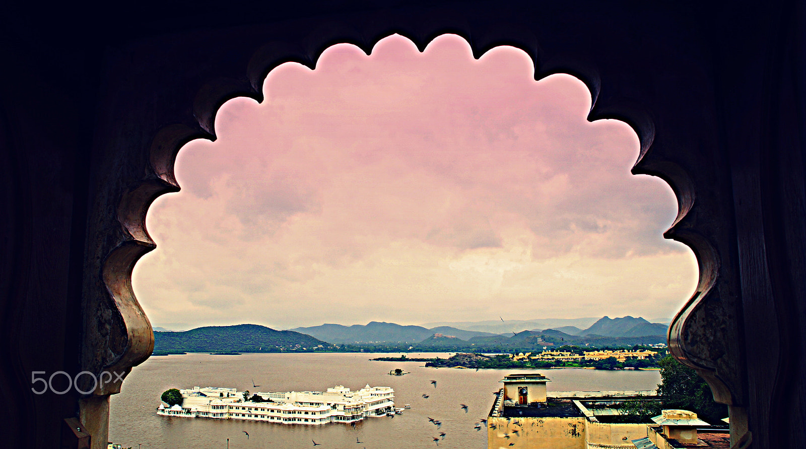 Sony DT 18-200mm F3.5-6.3 sample photo. Lake city udaipur, rajasthan, india photography