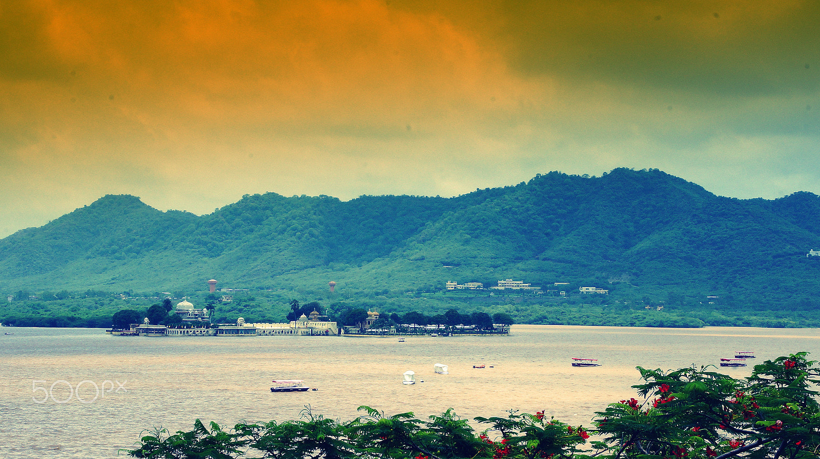 Sony DT 18-200mm F3.5-6.3 sample photo. Lake city udaipur, rajasthan, india photography