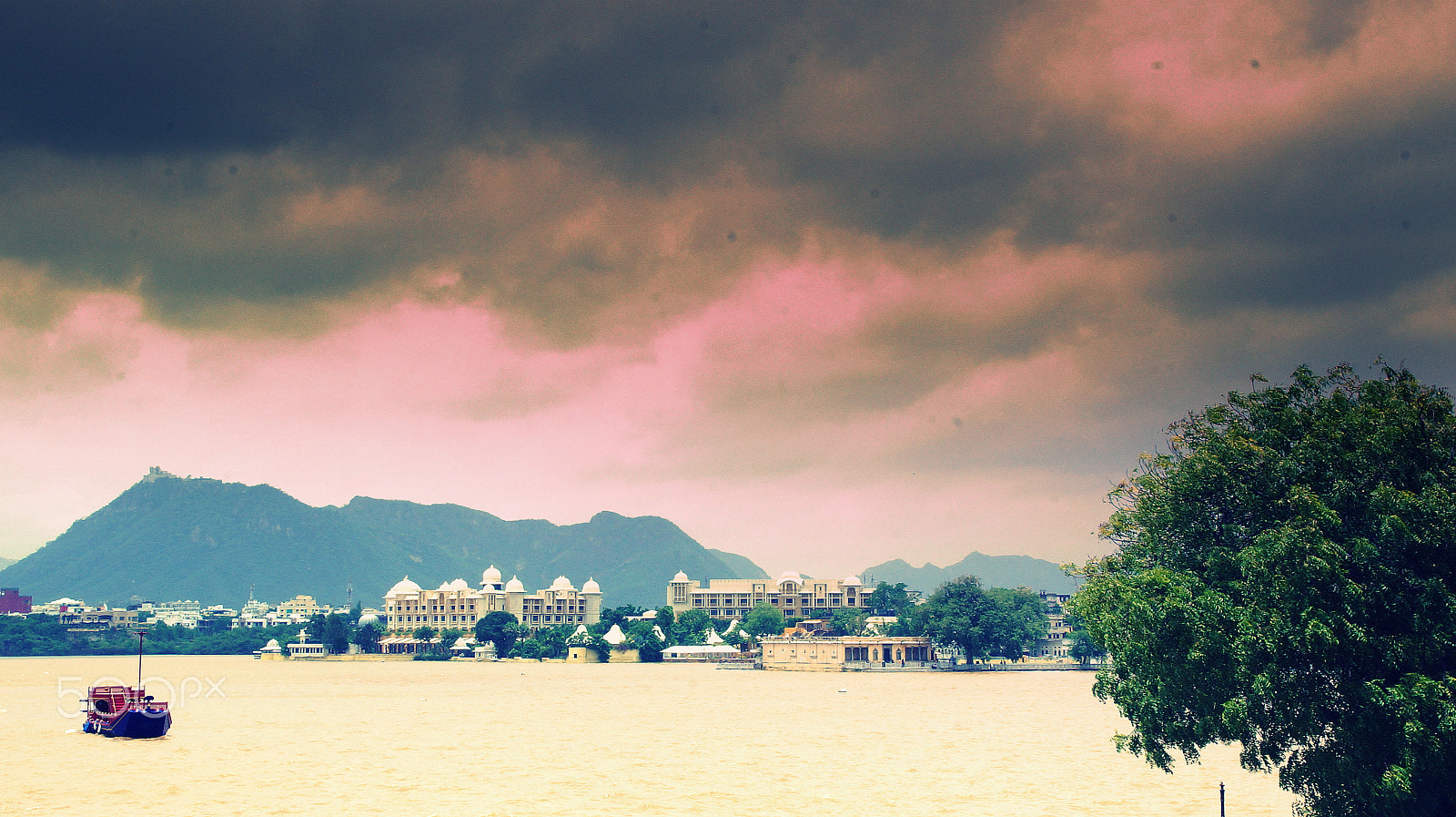 Sony DT 18-200mm F3.5-6.3 sample photo. Lake city udaipur, rajasthan, india photography