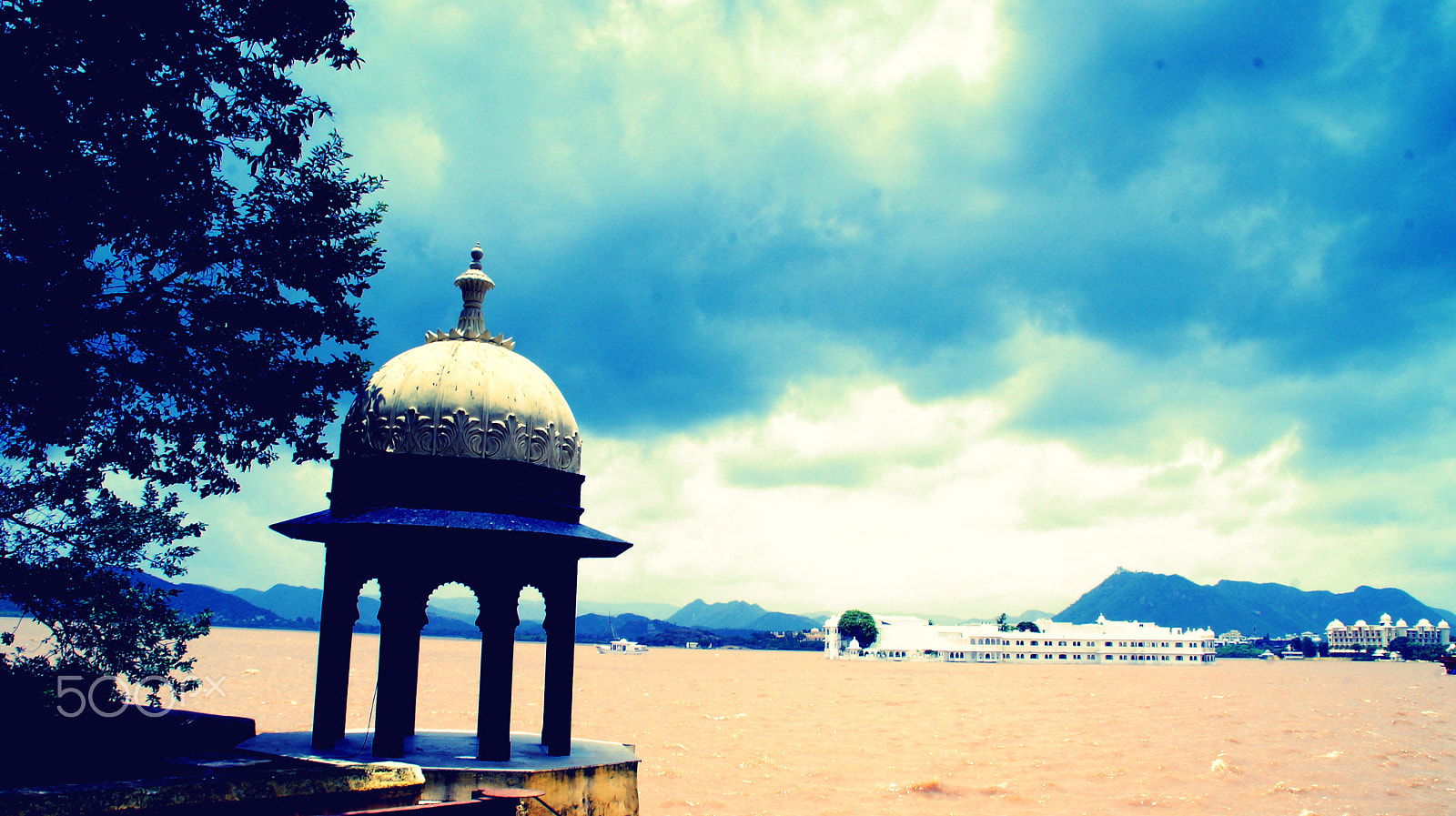 Sony DT 18-200mm F3.5-6.3 sample photo. Lake city udaipur, rajasthan, india photography