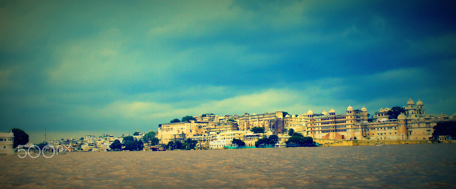 Sony DT 18-200mm F3.5-6.3 sample photo. Lake city udaipur, rajasthan, india photography