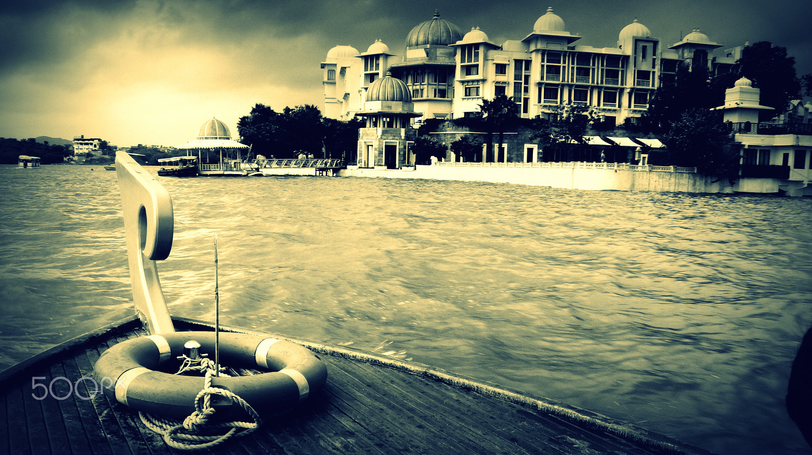Sony DT 18-200mm F3.5-6.3 sample photo. Lake city udaipur, rajasthan, india photography