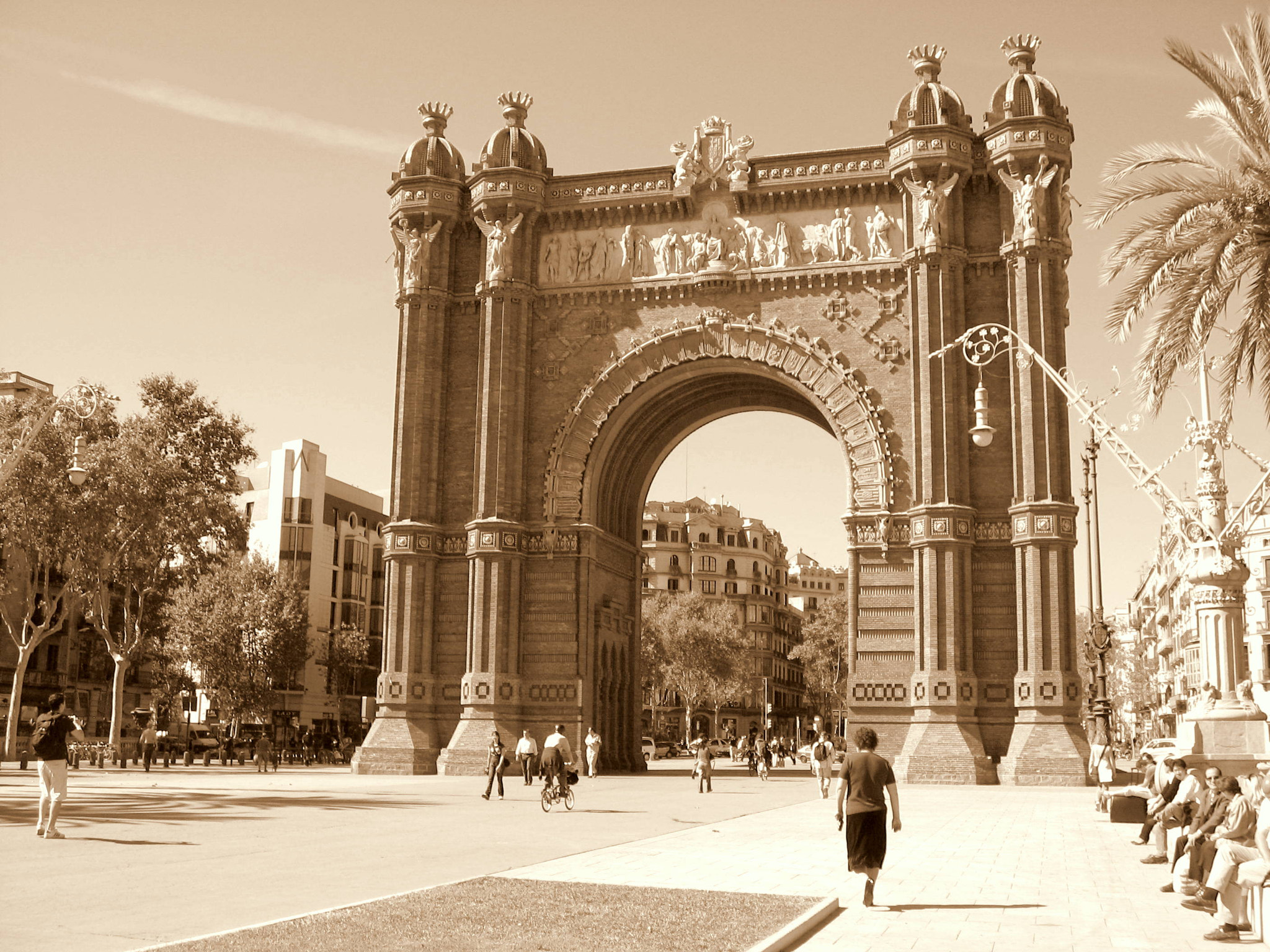 Canon DIGITAL IXUS 800 IS sample photo. Arc de triomf. barcelona photography