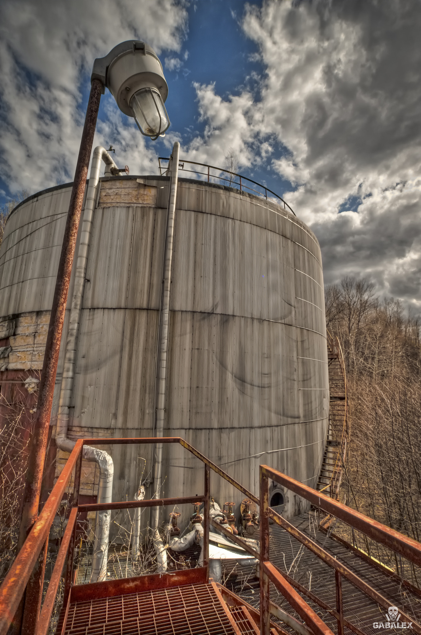 Nikon D700 + Sigma 17-35mm F2.8-4 EX Aspherical sample photo. Tank road photography