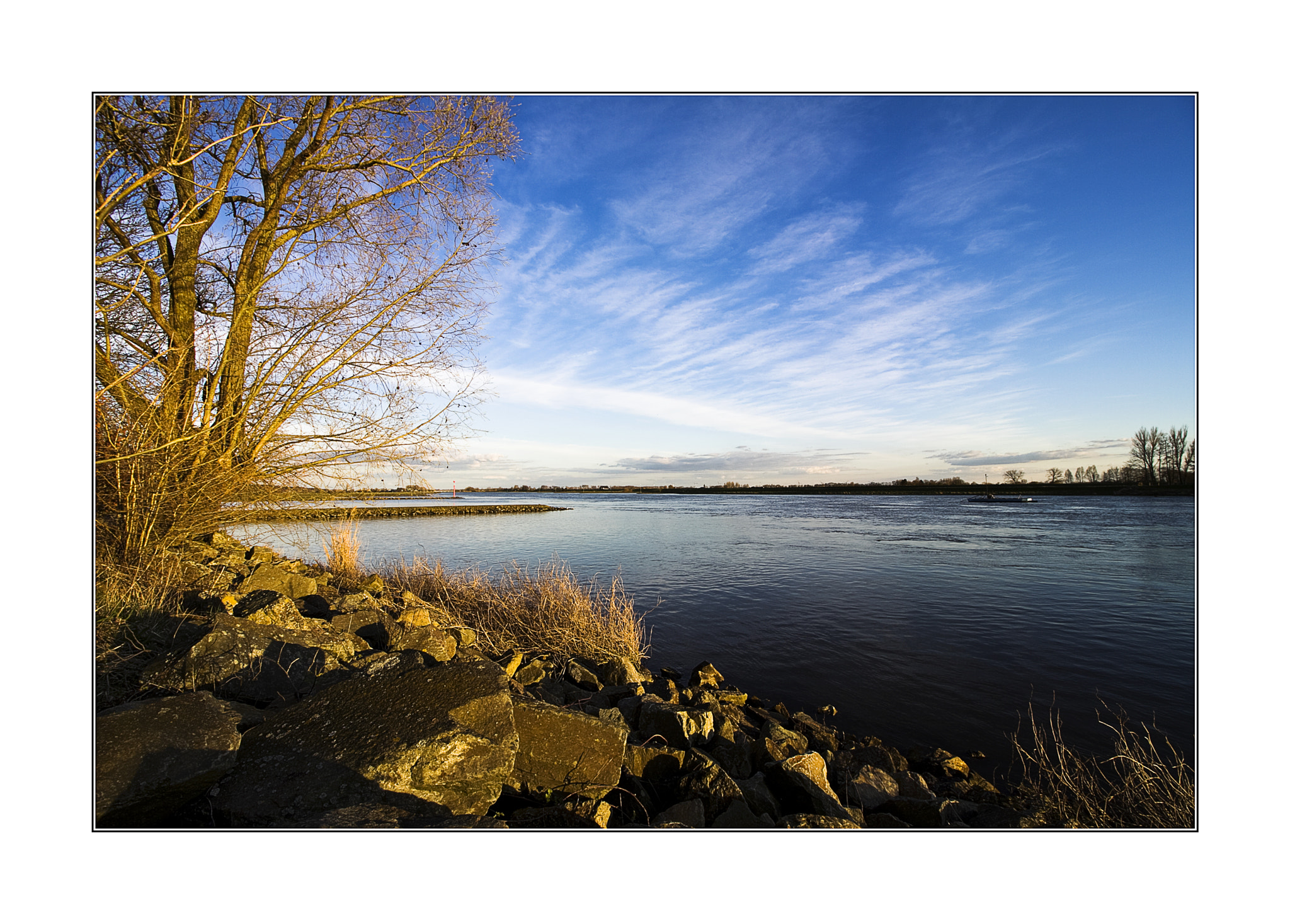 Canon EOS 50D + Canon EF-S 10-18mm F4.5–5.6 IS STM sample photo. Evening light on the river rhine photography