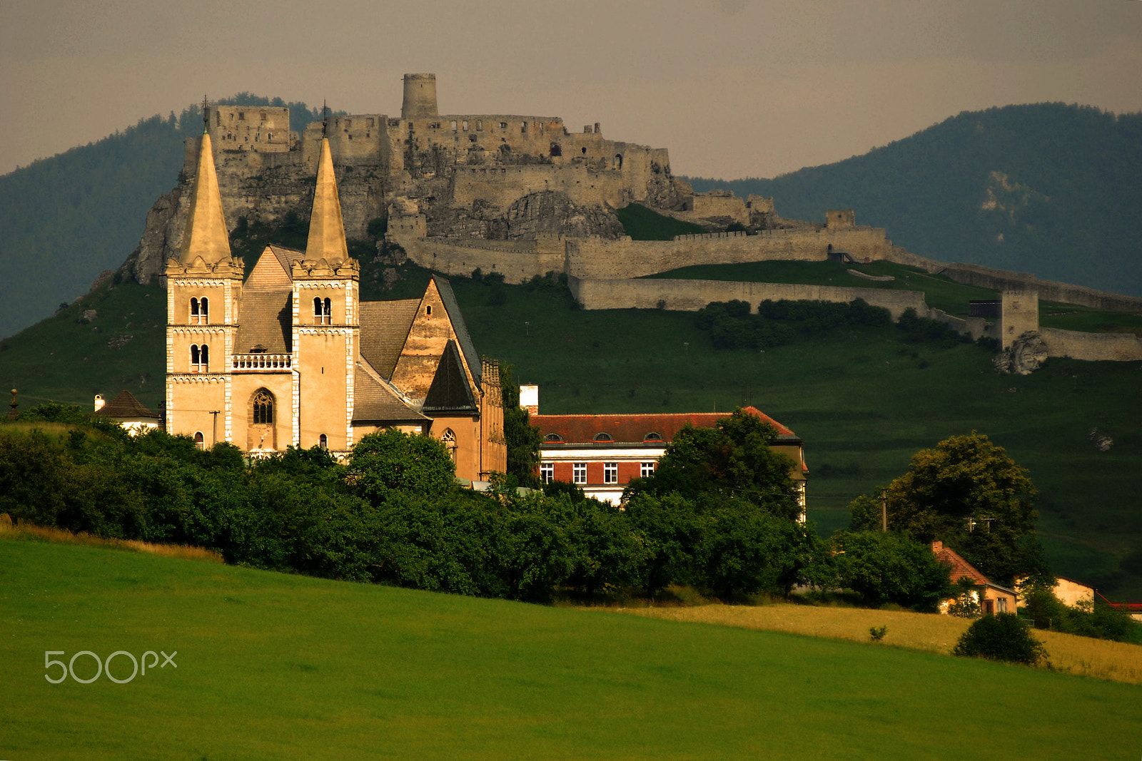 AF Zoom-Nikkor 80-200mm f/2.8 ED sample photo. Spiš castle photography