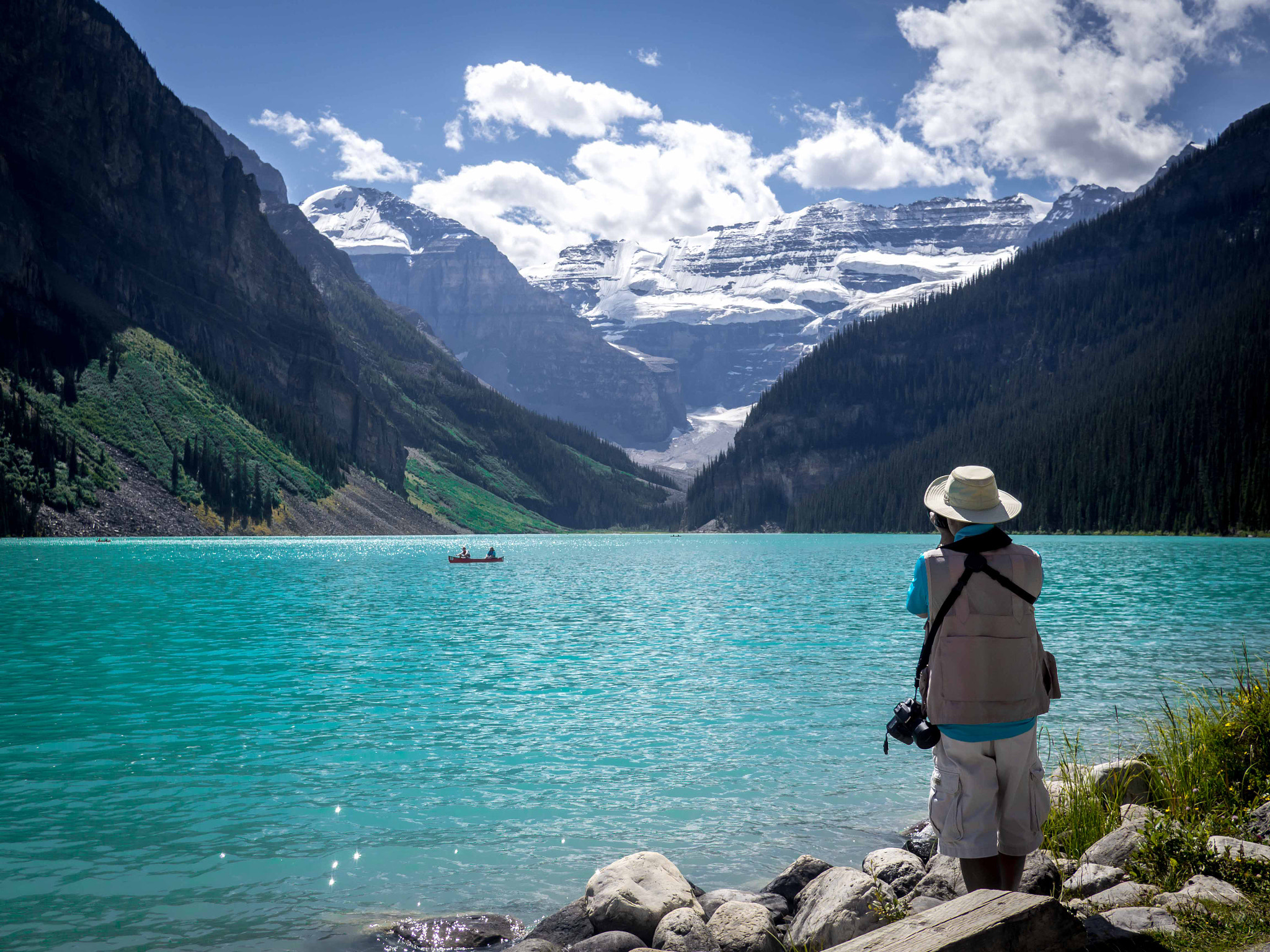 Olympus OM-D E-M10 + Panasonic Lumix G 20mm F1.7 ASPH sample photo. Tourist in lake louise photography
