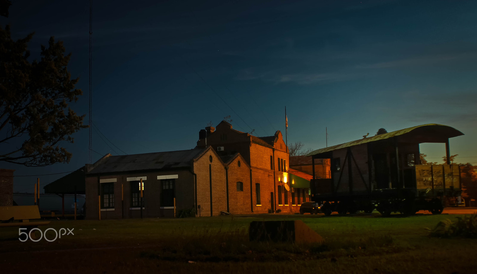 Canon EOS 100D (EOS Rebel SL1 / EOS Kiss X7) sample photo. Train sation, by mauricio barbiani photography