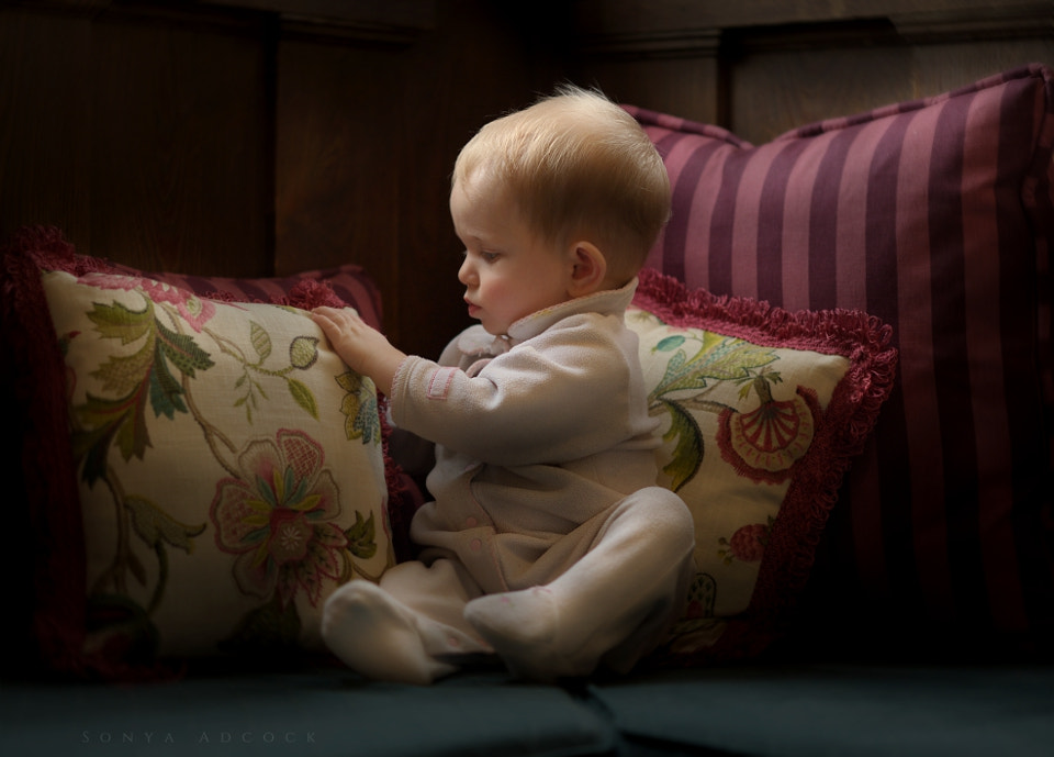 Nikon AF Nikkor 105mm F2D DC sample photo. Fluffing pillows photography