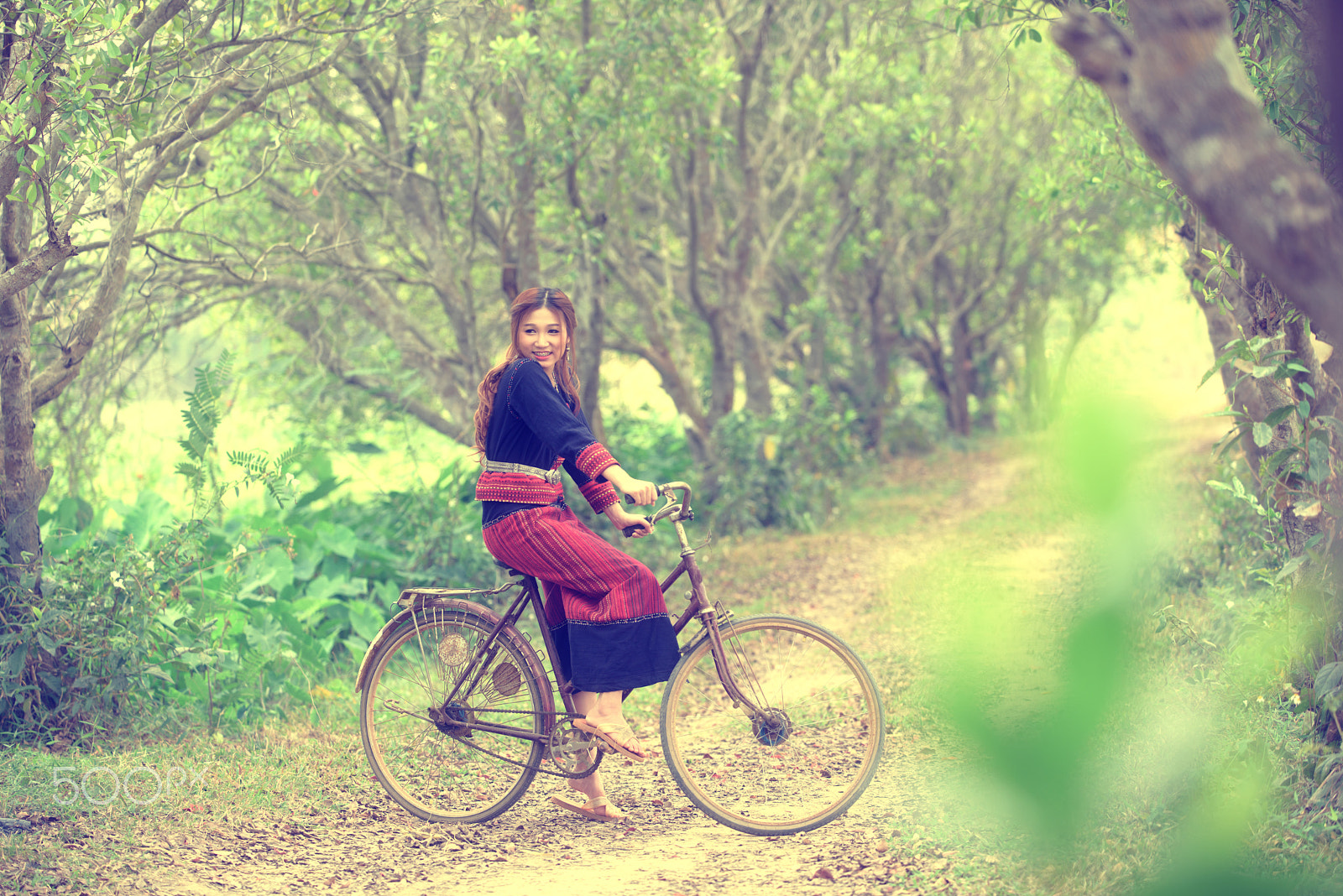 AF-S Zoom-Nikkor 80-200mm f/2.8D IF-ED sample photo. Asia lady ride bicycle in garden photography