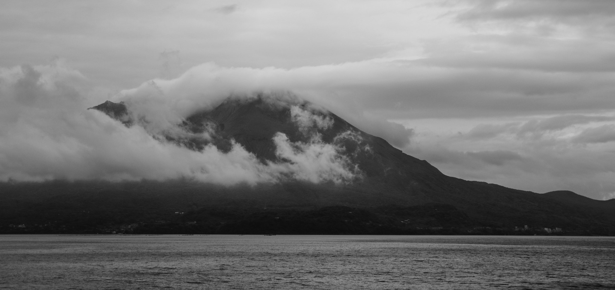 Canon EF-S 18-135mm F3.5-5.6 IS STM sample photo. Dans l'oeil du sakurajima photography