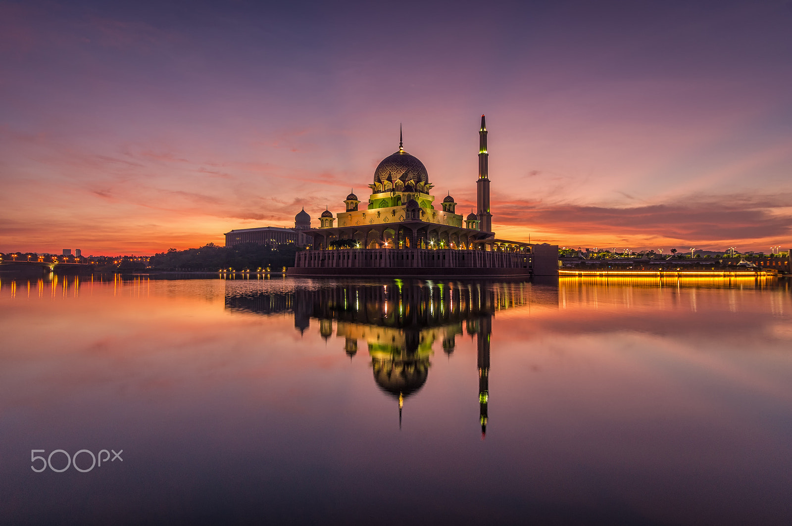 Minolta AF 28-80mm F3.5-5.6 II sample photo. Rising of the empire. - putrajaya. photography