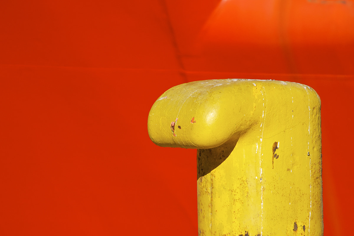 Sony 70-300mm F4.5-5.6 G SSM sample photo. Yellow mooring bollard photography