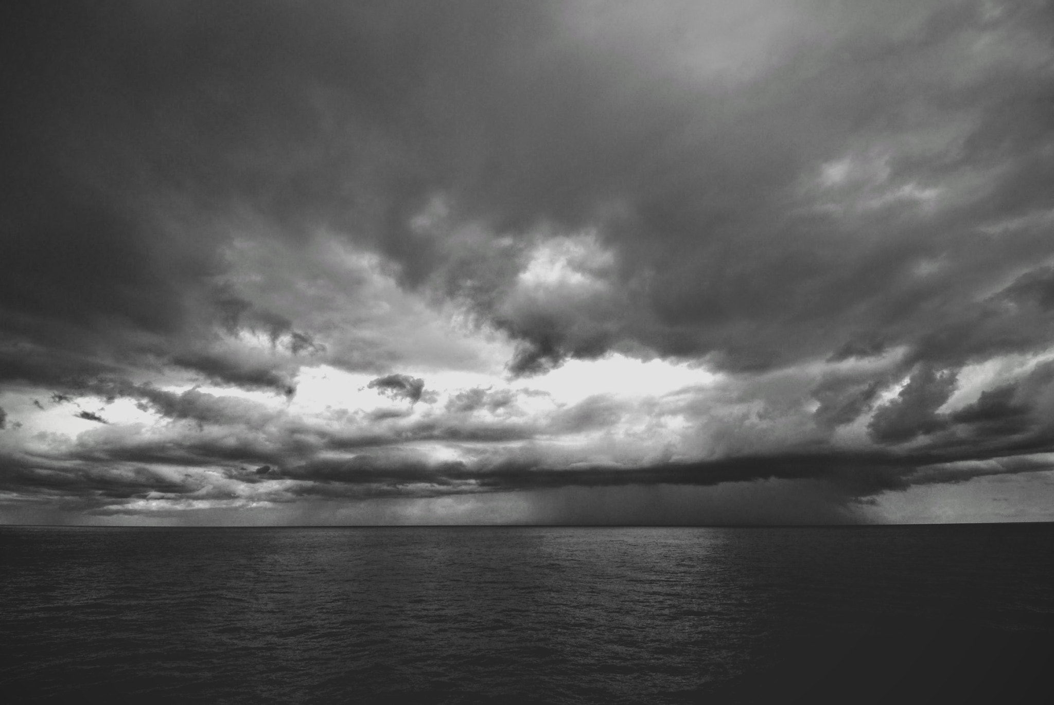 Sony Alpha DSLR-A100 sample photo. Approaching storm photography