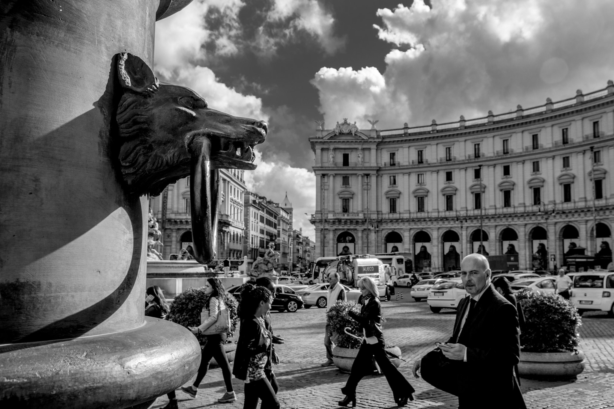 Nikon D7100 + Sigma 17-70mm F2.8-4 DC Macro OS HSM | C sample photo. Somewhere in rome photography