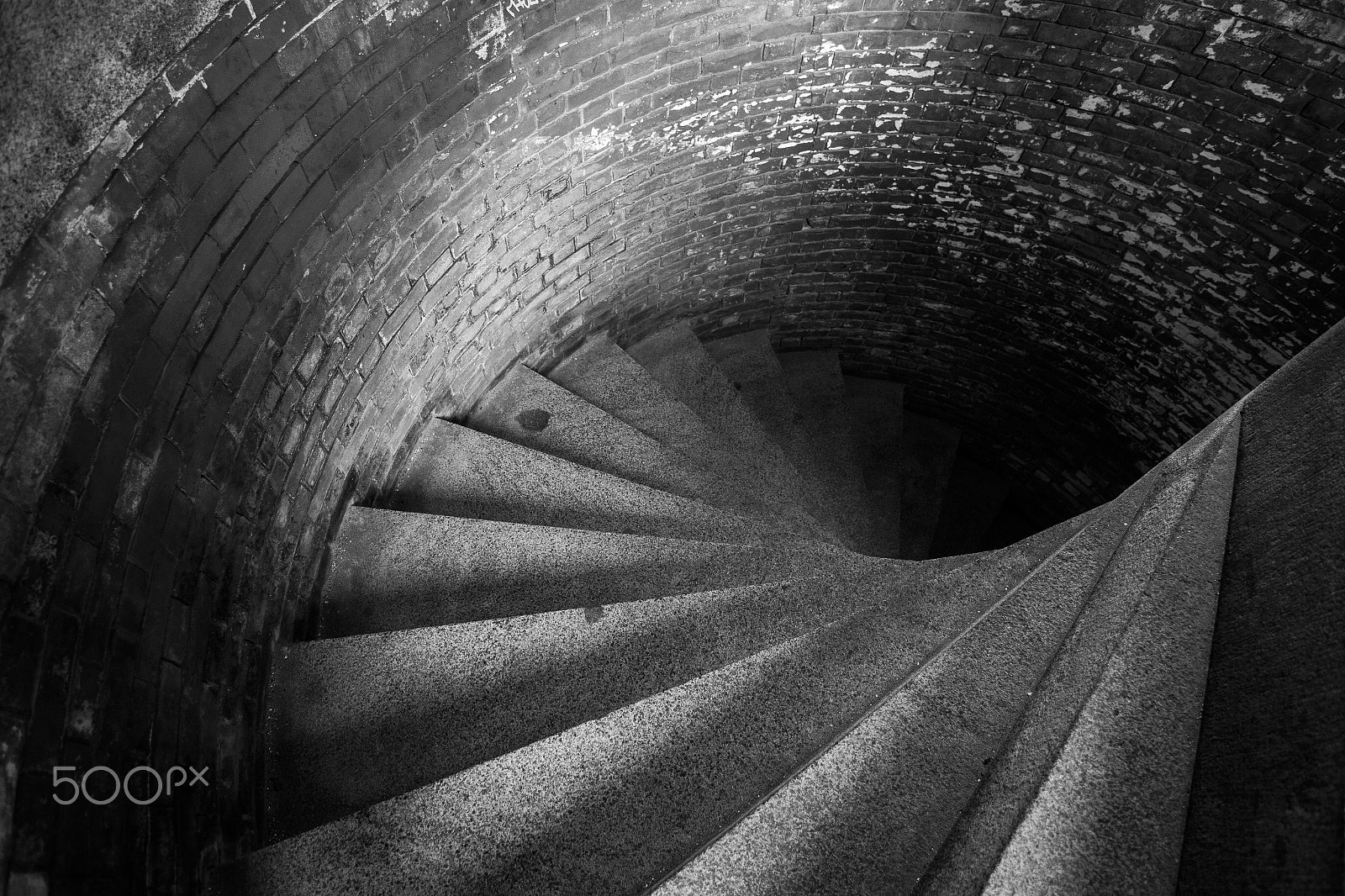 Canon EF 20-35mm F3.5-4.5 USM sample photo. Spiral stairwell - fort point - san francisco, california photography