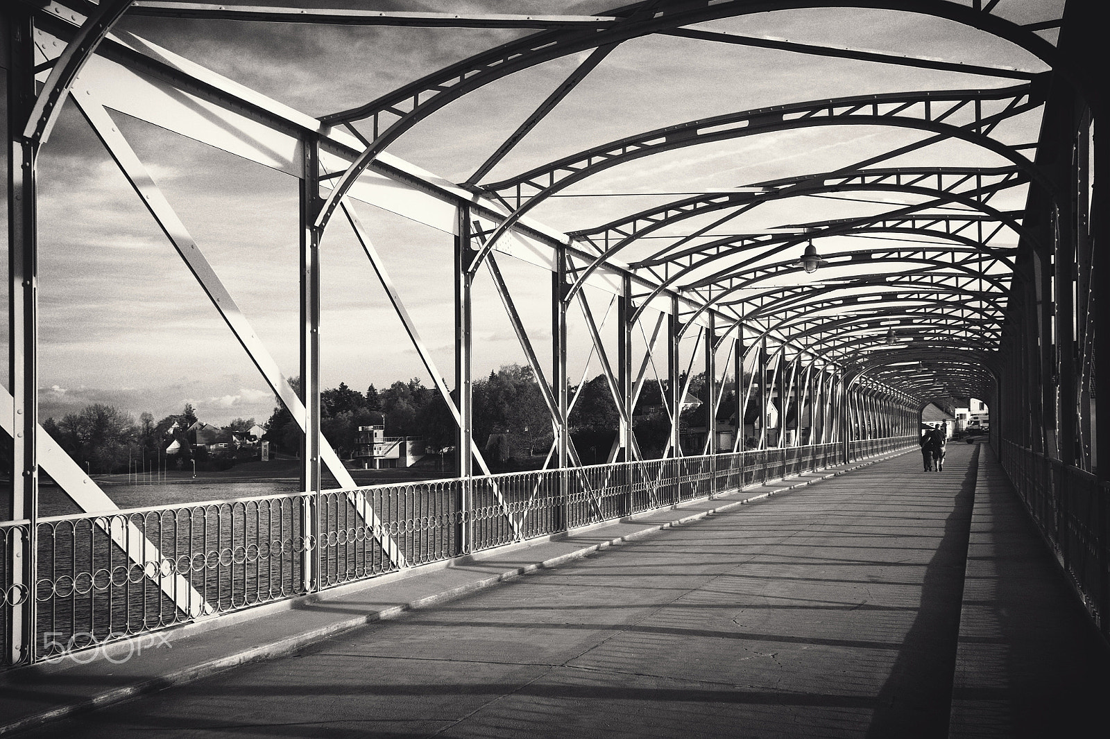 18.00 - 55.00 mm f/3.5 - 5.6 sample photo. On the iron bridge ... photography
