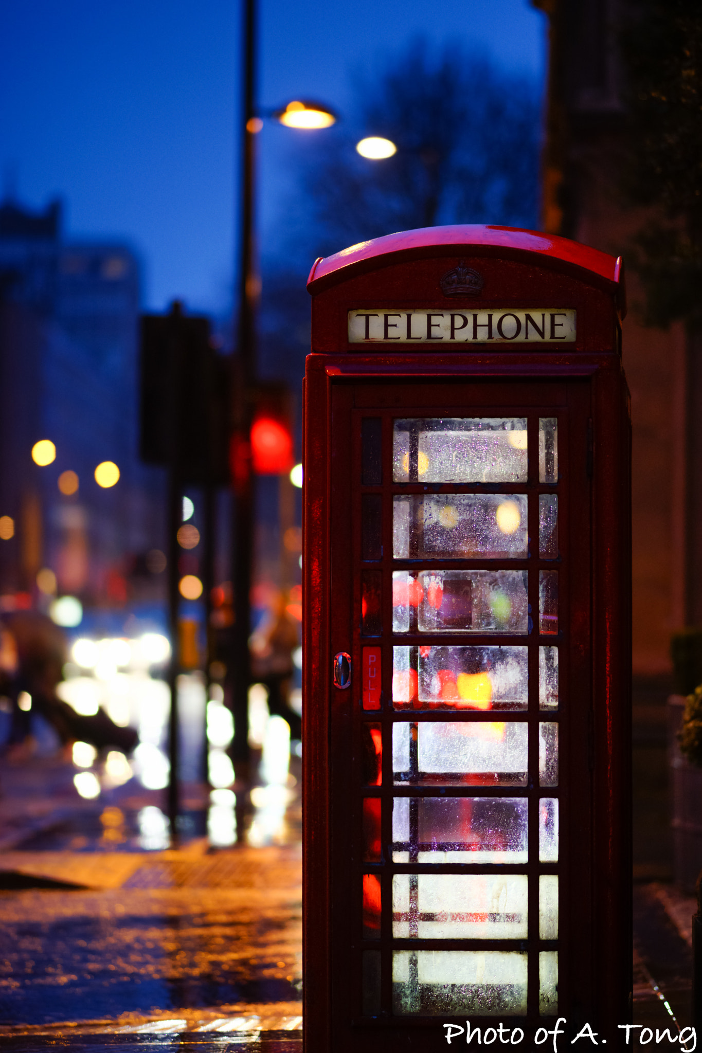 Sony Sonnar T* 135mm F1.8 ZA sample photo. Payphone in london photography