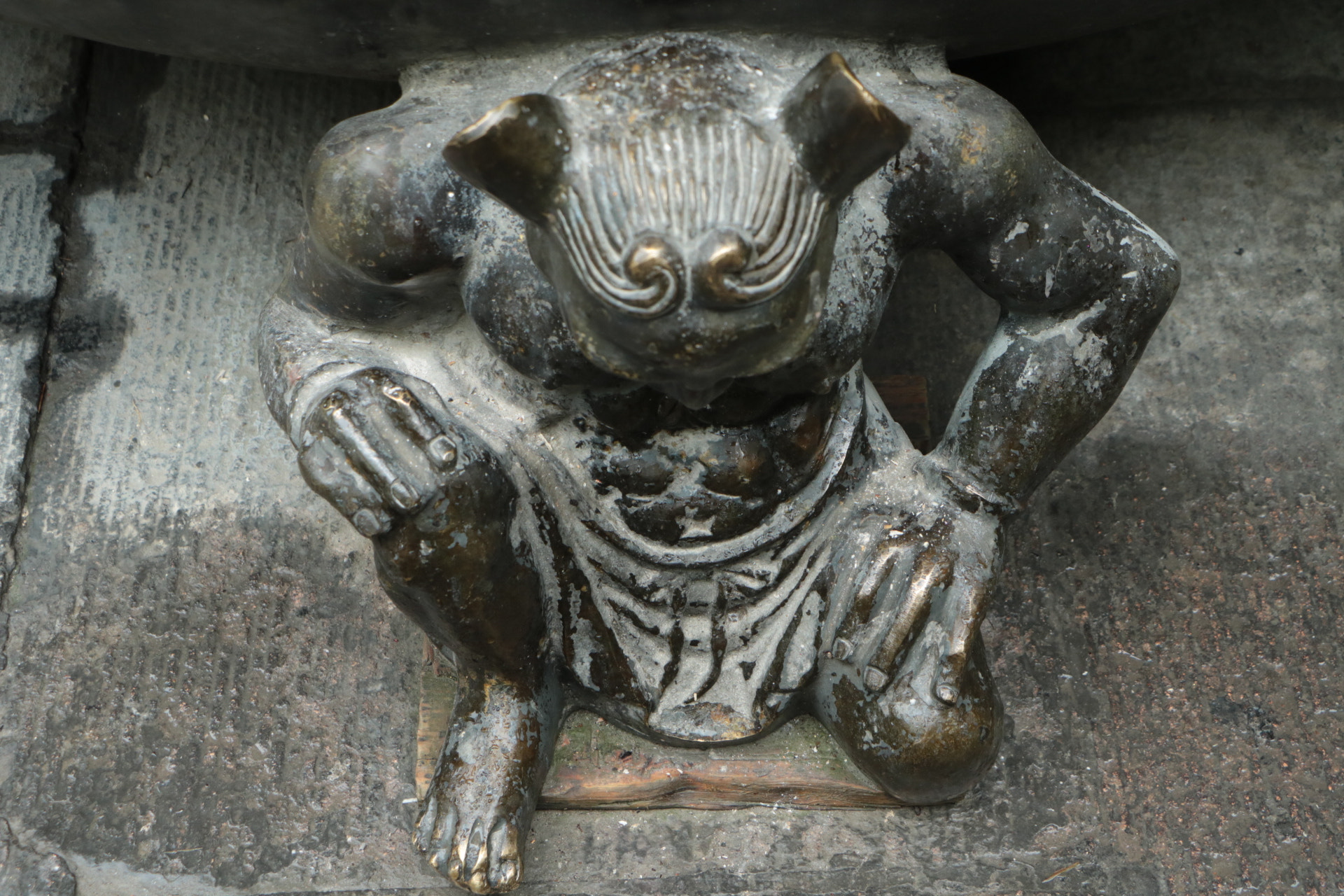 Canon EF-S 18-135mm F3.5-5.6 IS STM sample photo. Bronze statue photography