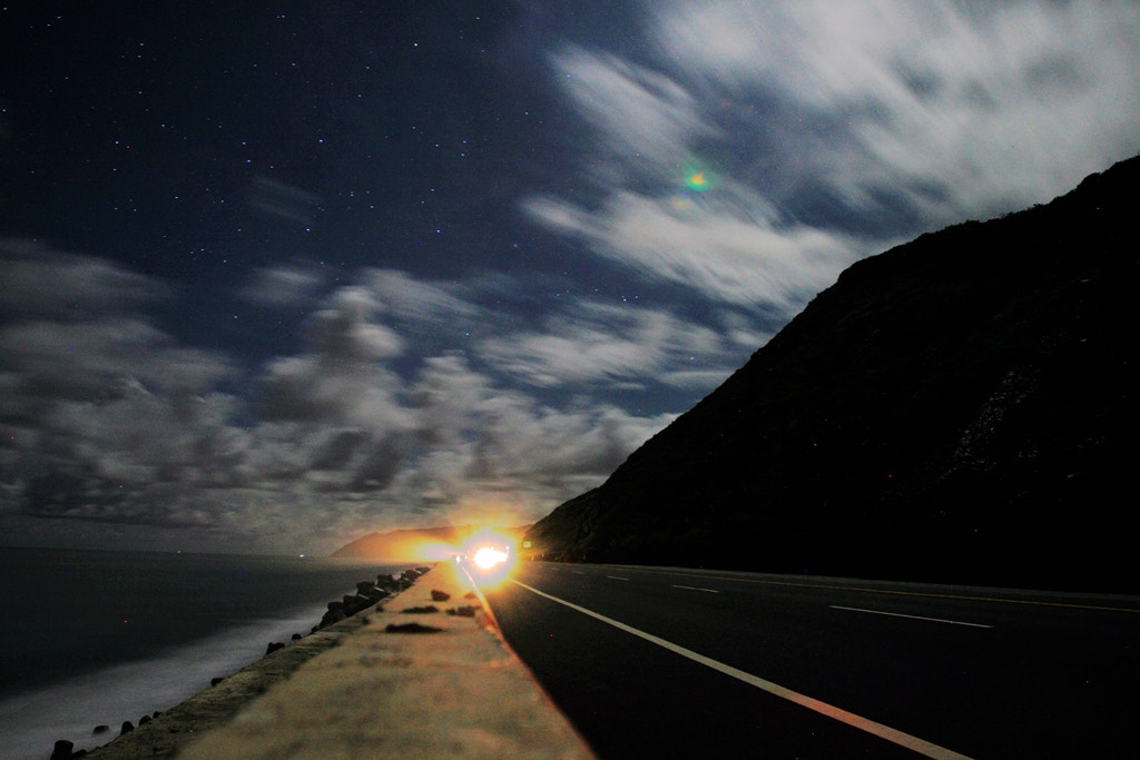 Canon EOS 400D (EOS Digital Rebel XTi / EOS Kiss Digital X) + Canon EF 17-40mm F4L USM sample photo. Coastal road at night photography
