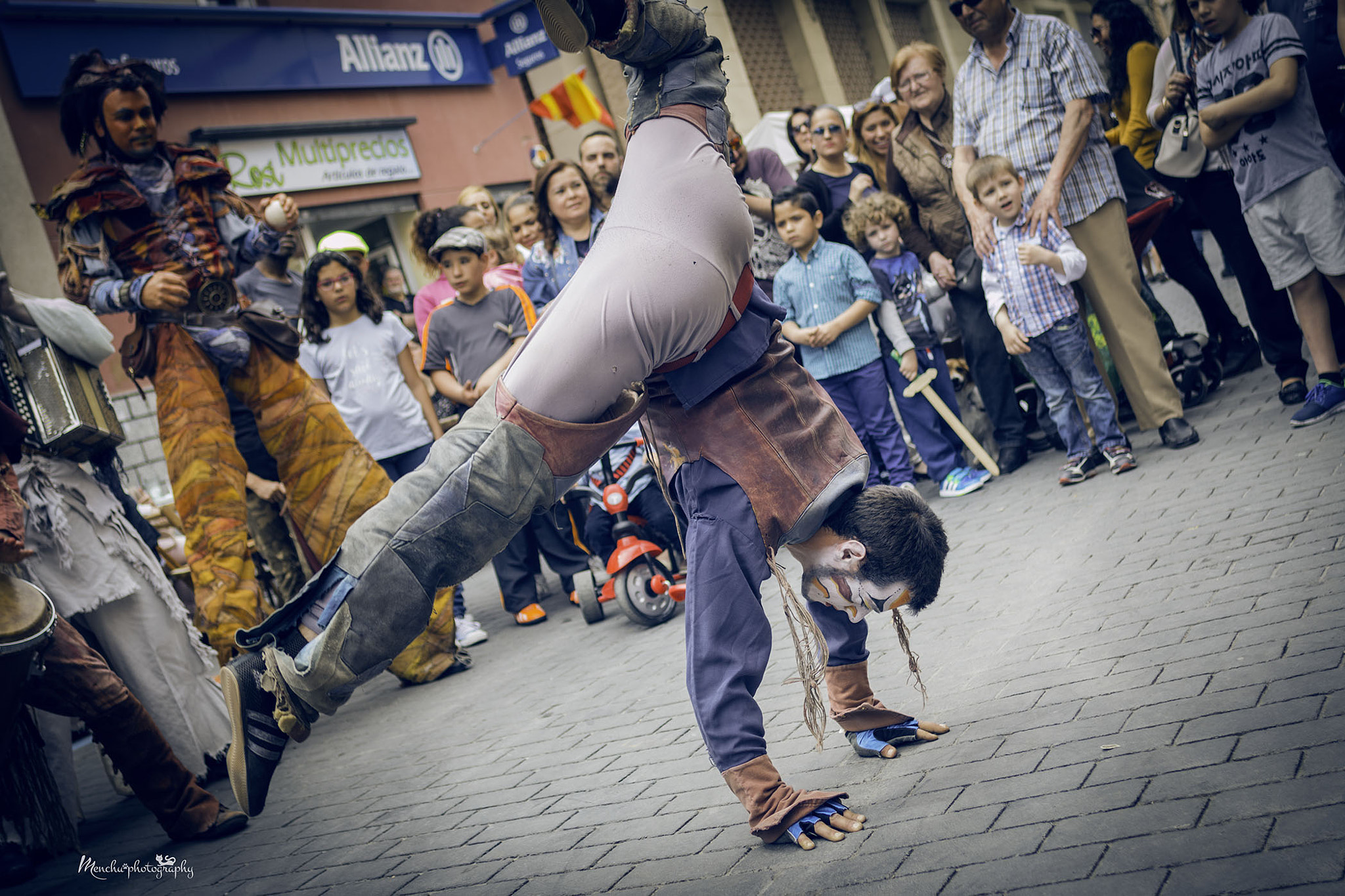 EF28-70mm f/2.8L USM sample photo. Street performer photography
